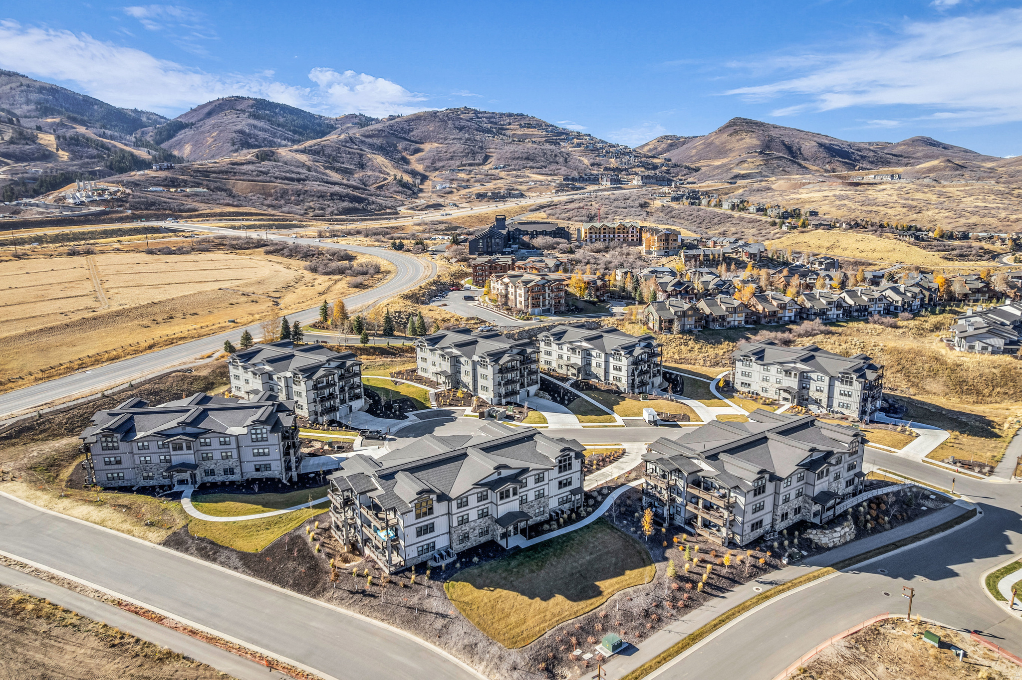 MAYFLOWER LAKESIDE - Residential
