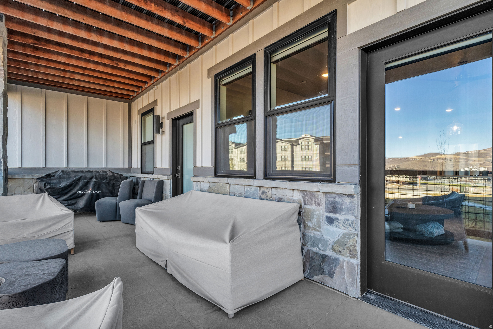 MAYFLOWER LAKESIDE - Residential