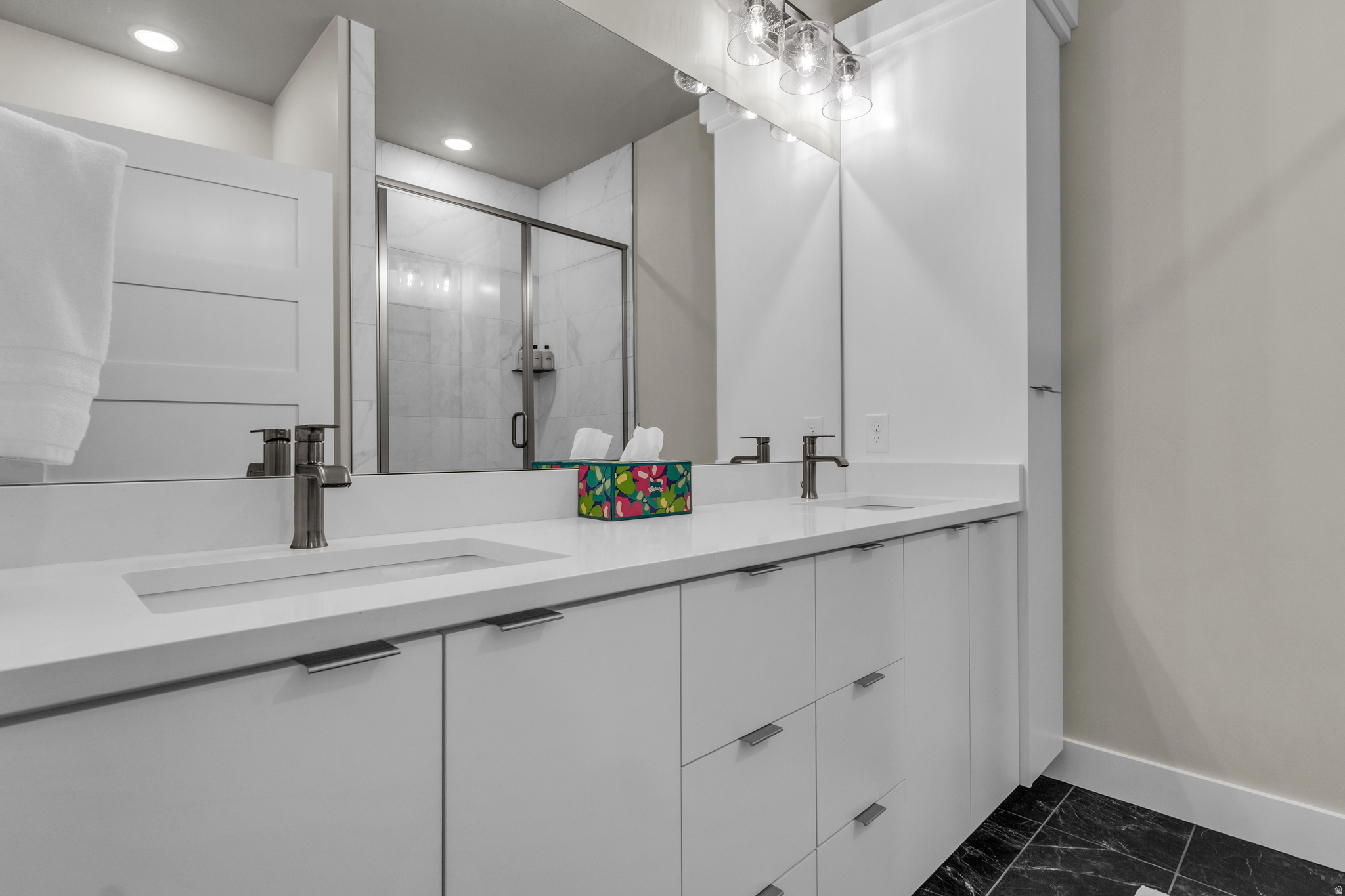 MAYFLOWER LAKESIDE - Residential