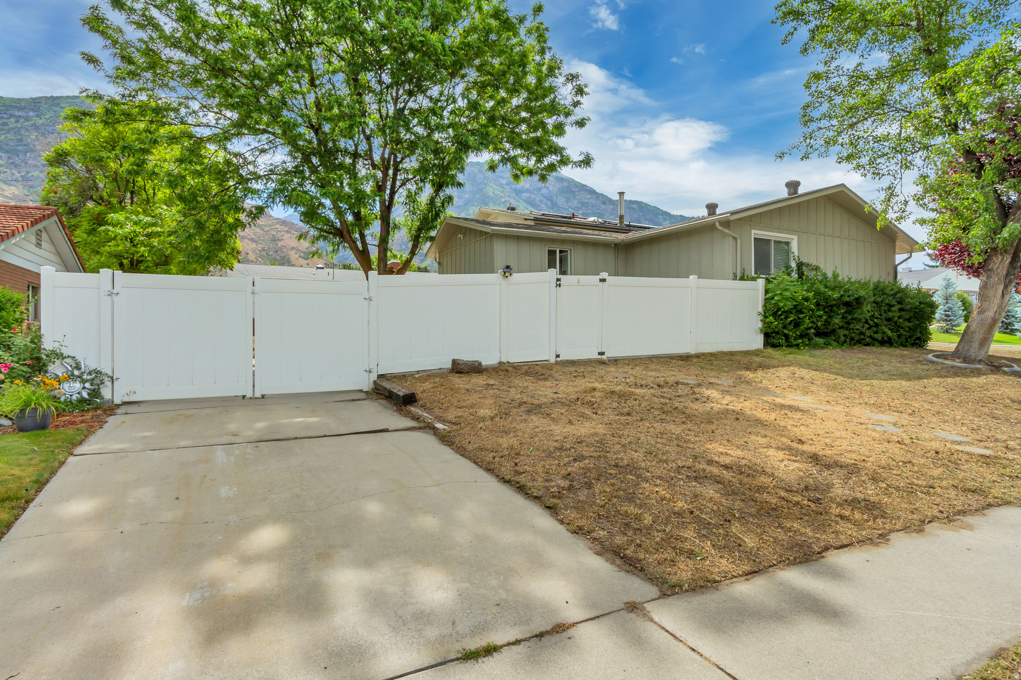 COLONIAL HEIGHTS - Residential