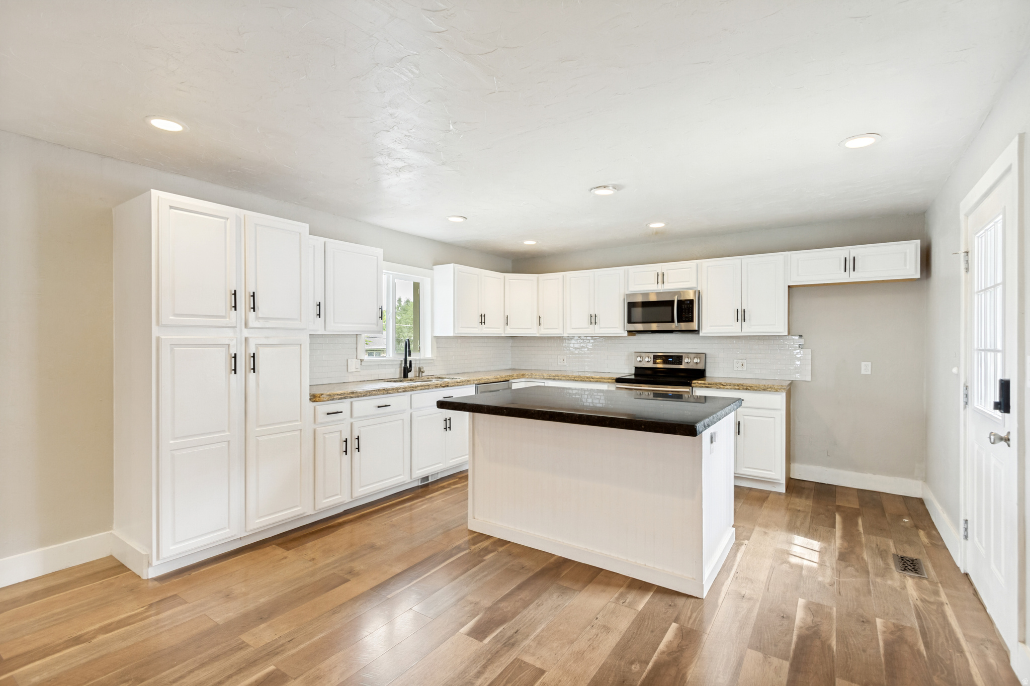 COLONIAL HEIGHTS - Residential