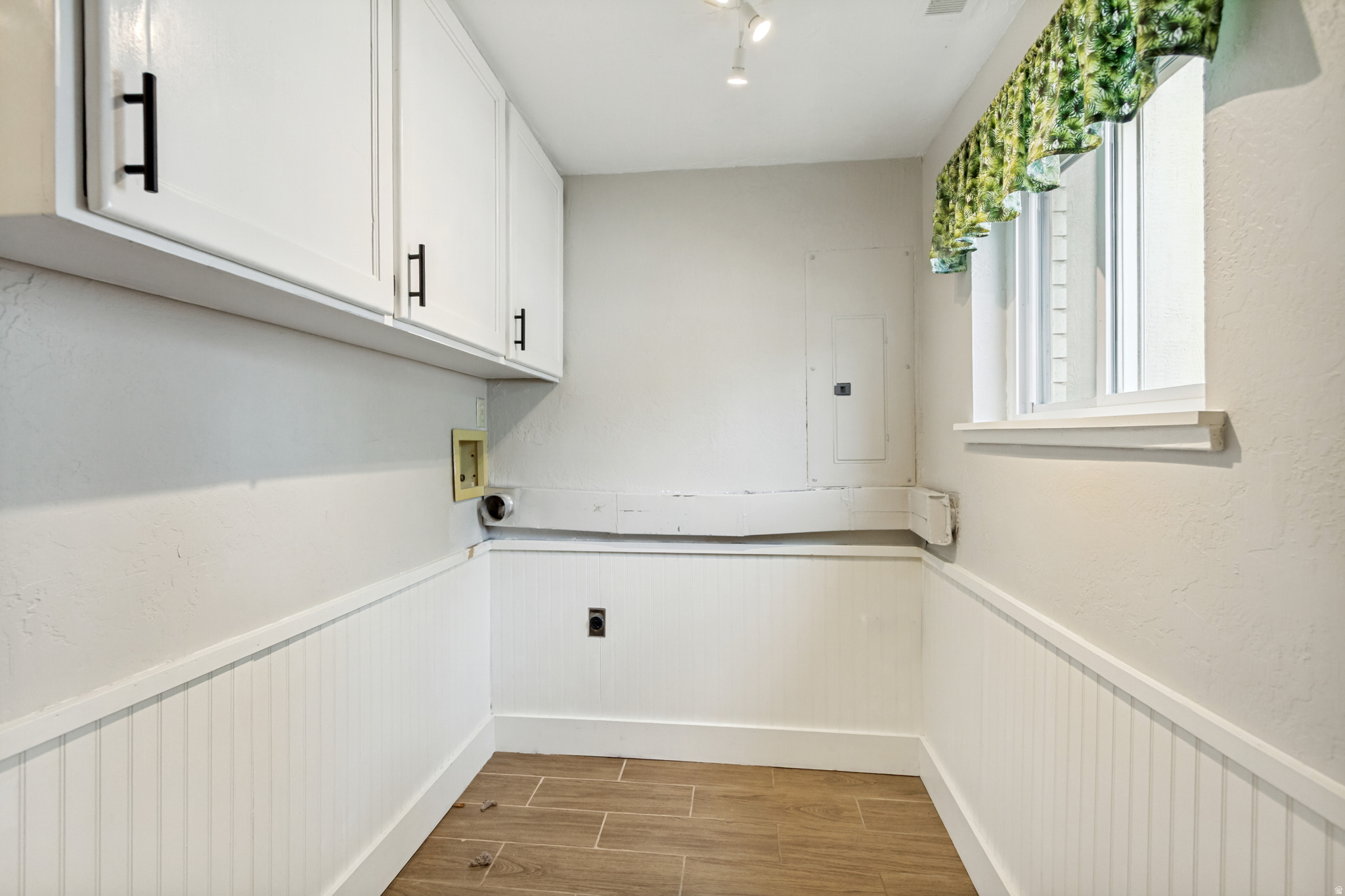 COLONIAL HEIGHTS - Residential