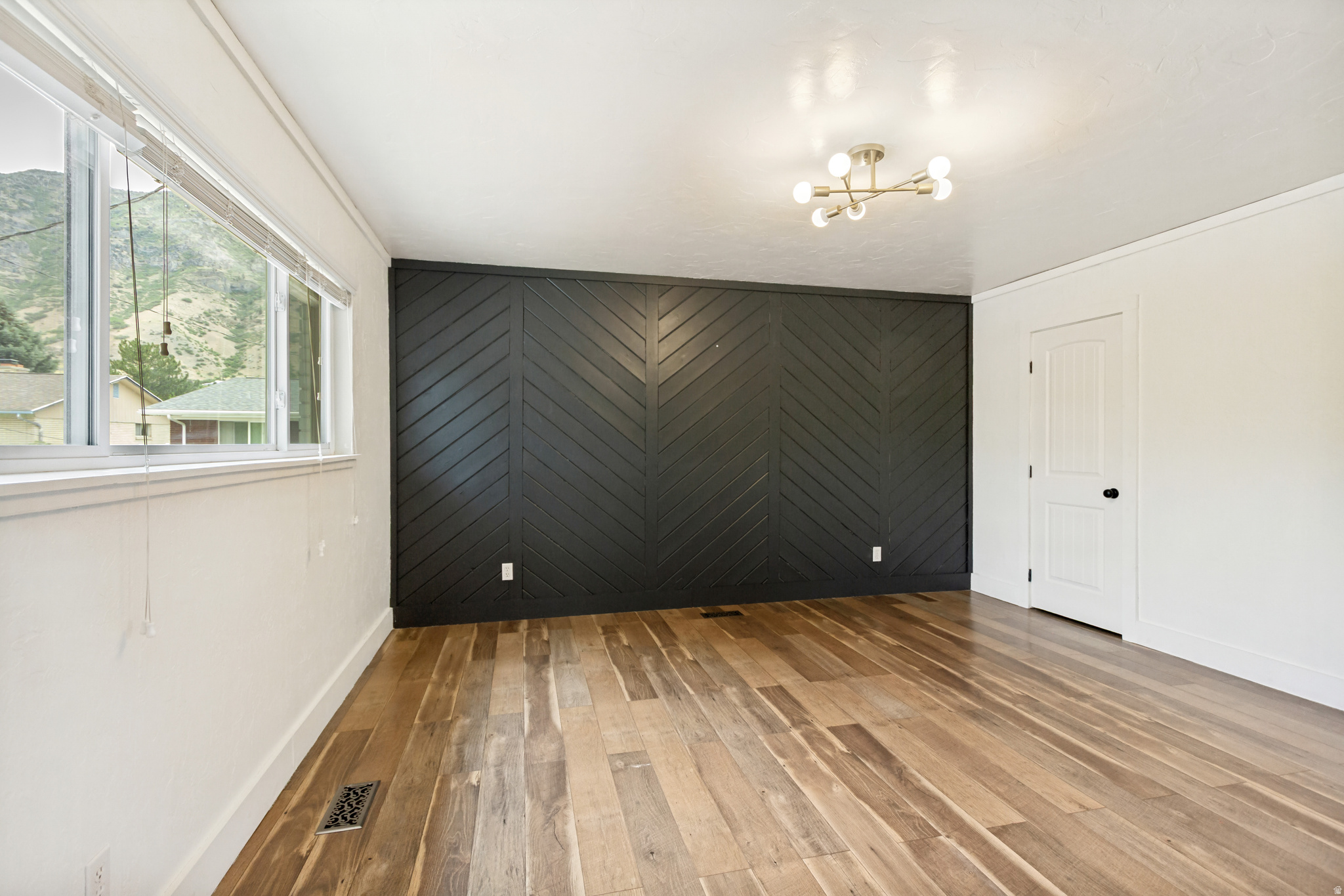 COLONIAL HEIGHTS - Residential