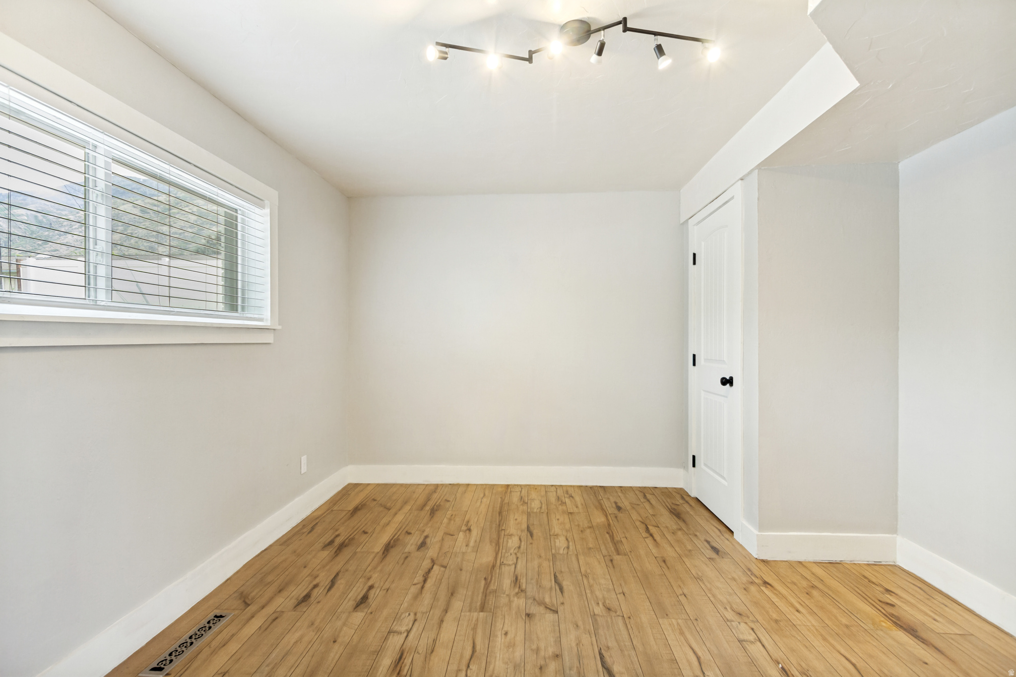 COLONIAL HEIGHTS - Residential