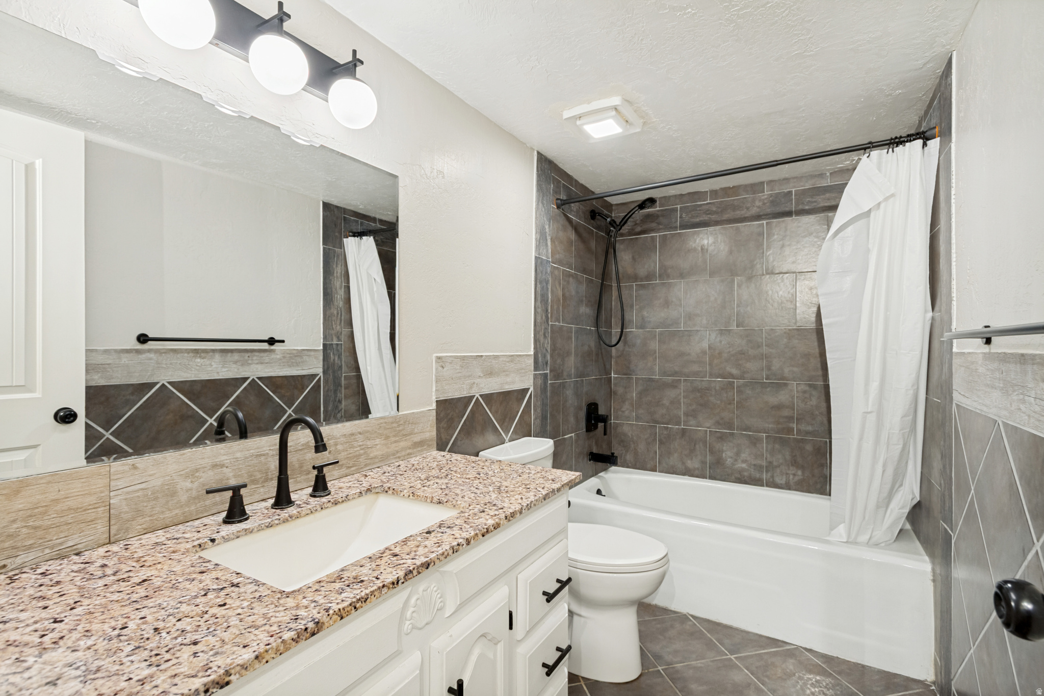 COLONIAL HEIGHTS - Residential