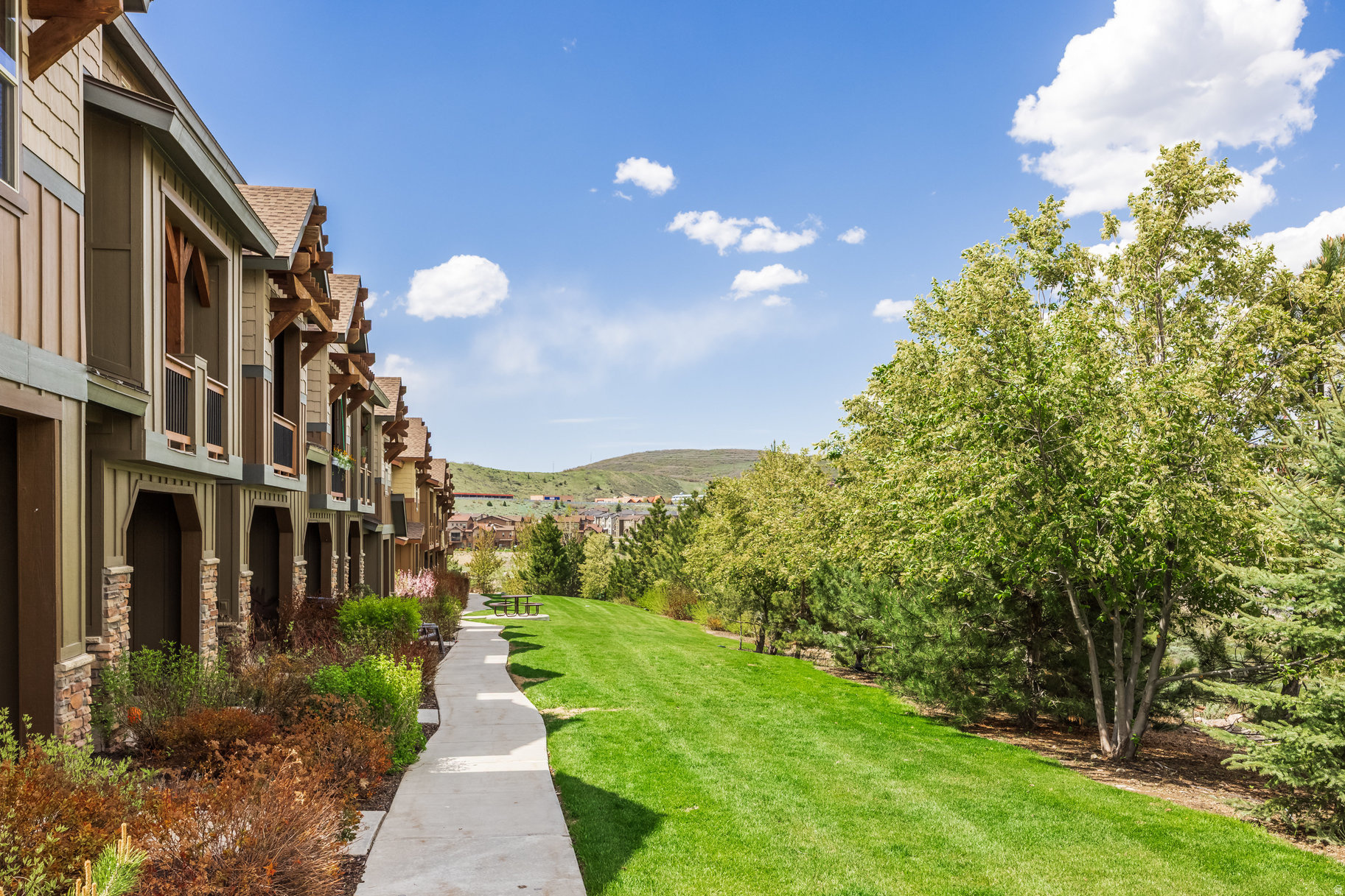 PARKS EDGE - Residential