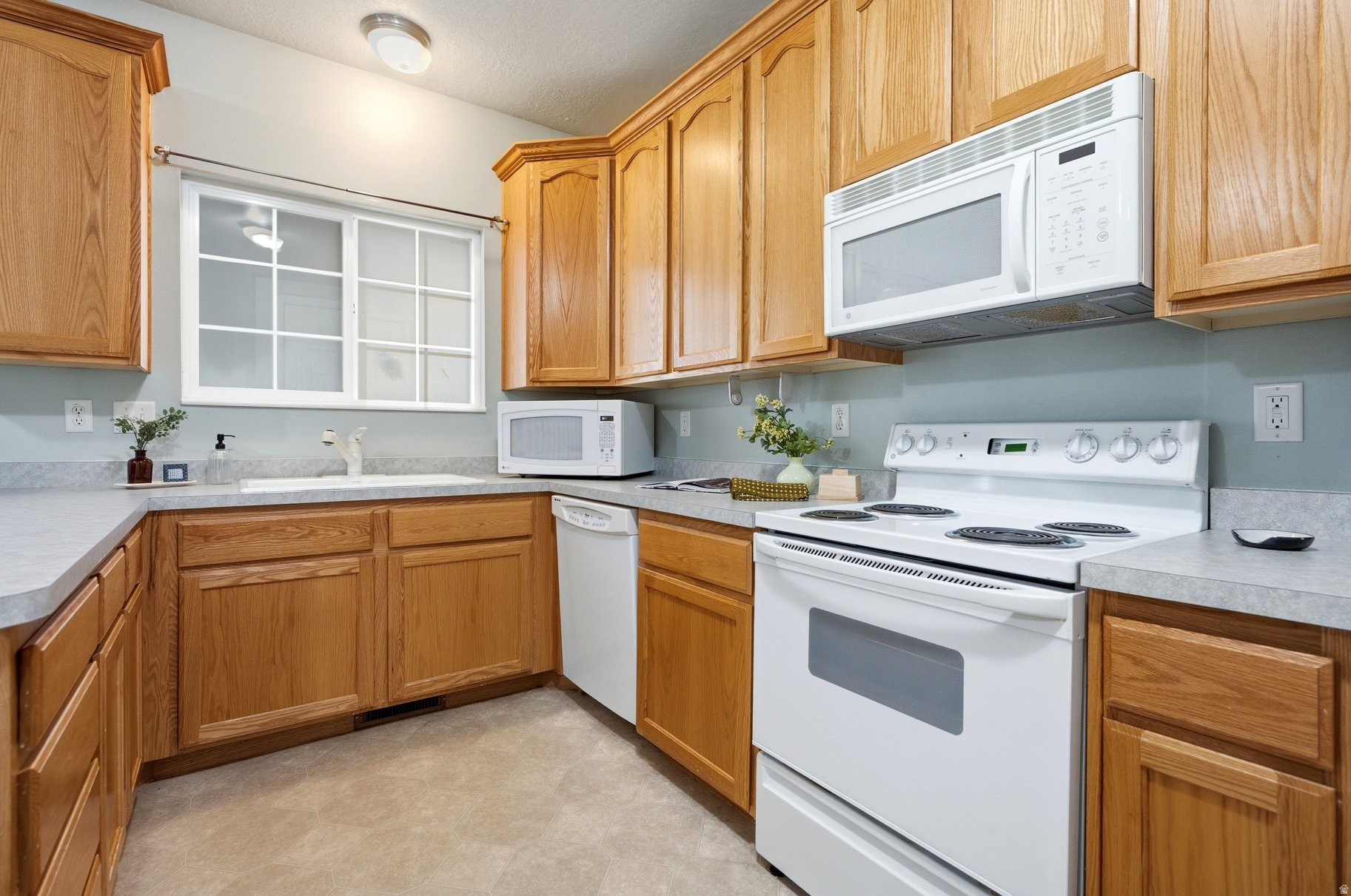 GRANITE POINTE PHASE 3 CONDO - Residential