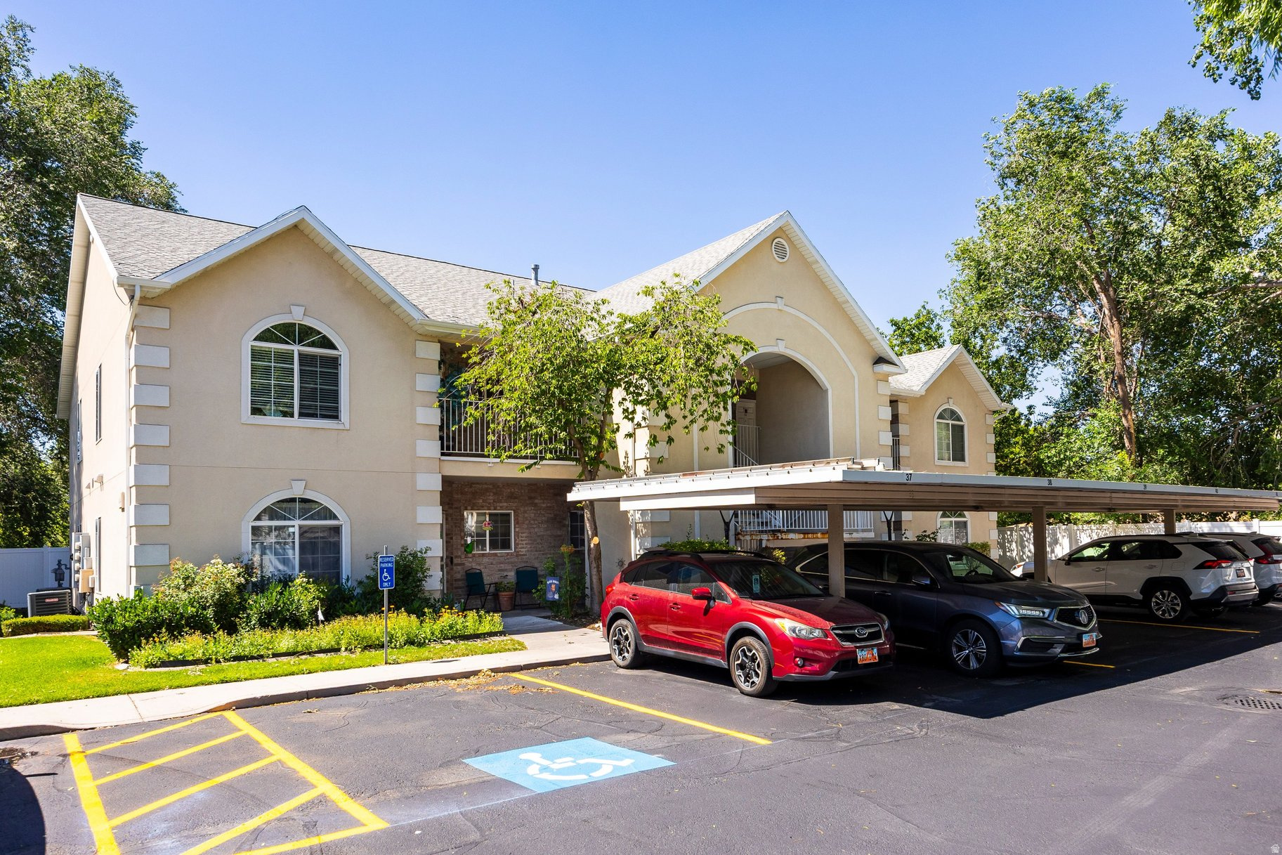 GRANITE POINTE PHASE 3 CONDO - Residential