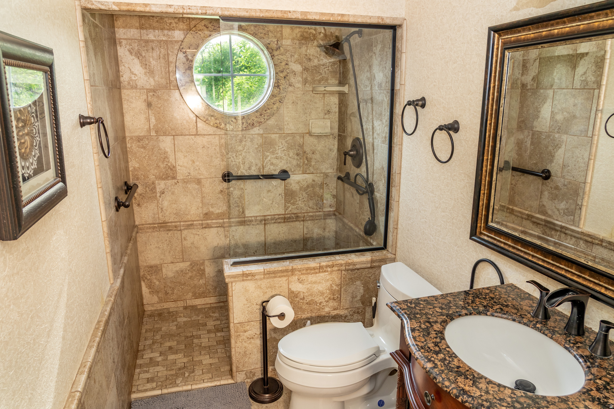 OAKRIDGE VILLAGE CONDOS - Residential