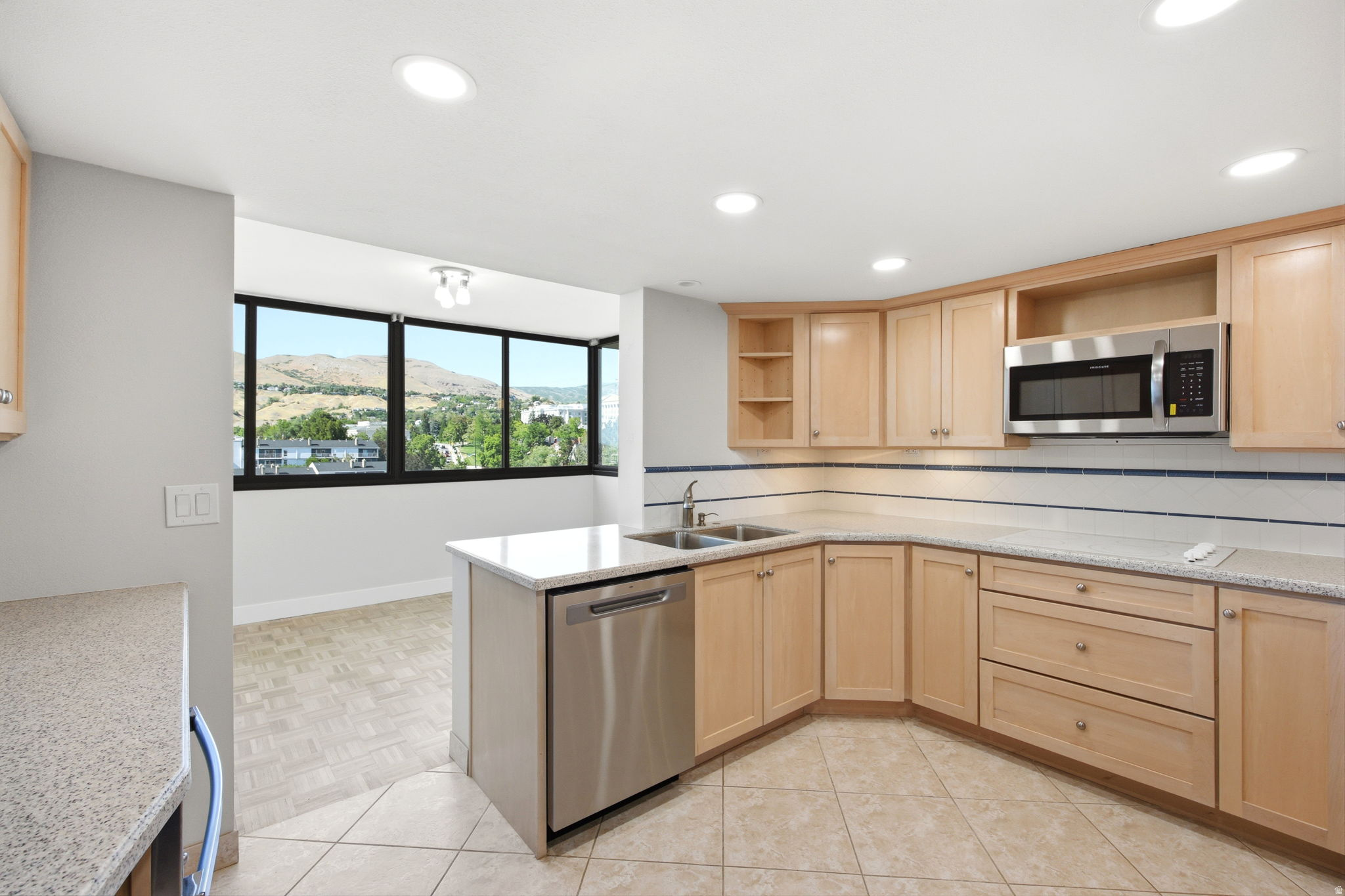 ZION SUMMIT CONDM - Residential