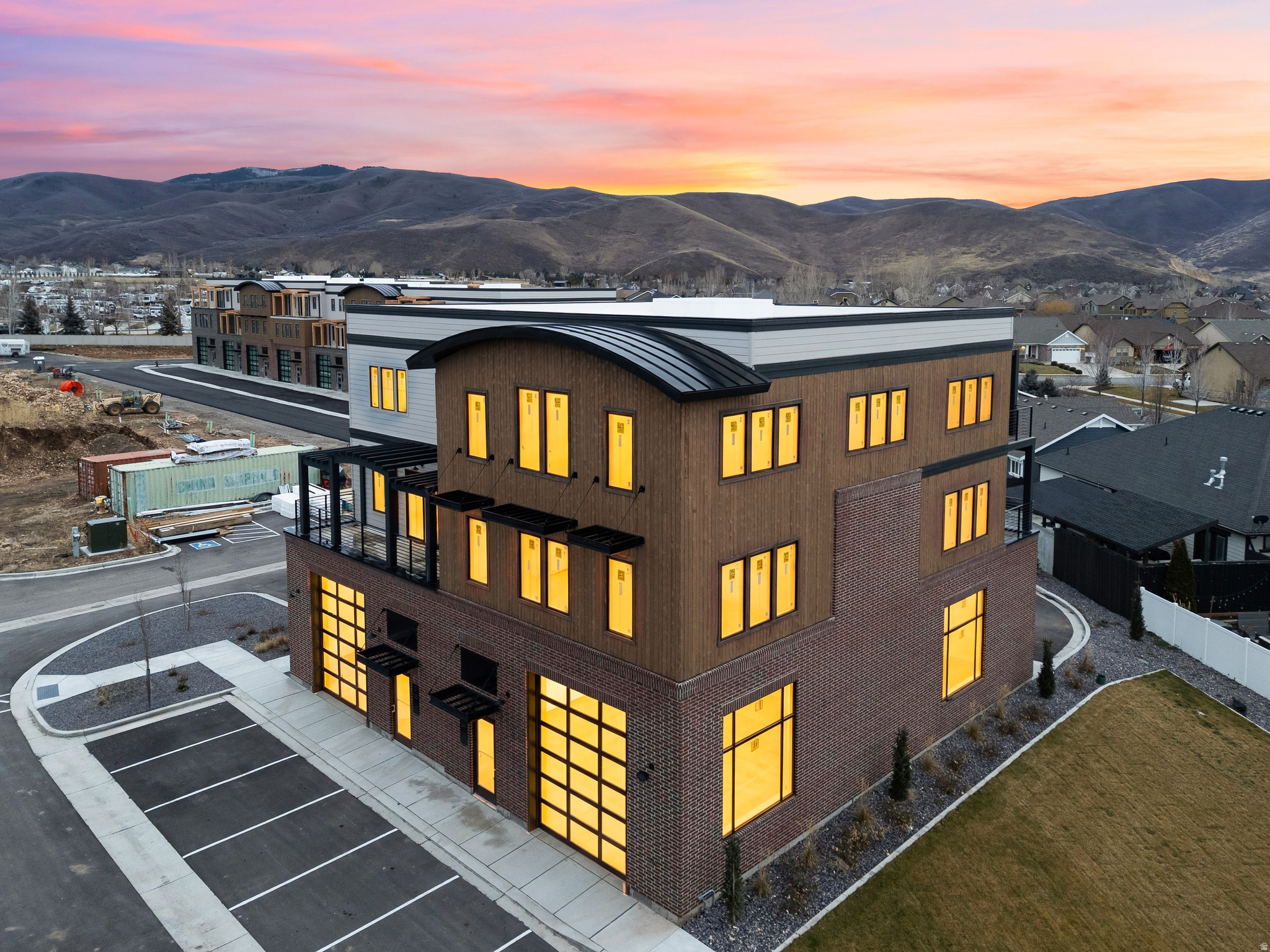 MOUNTAIN VIEW COMMONS - Residential