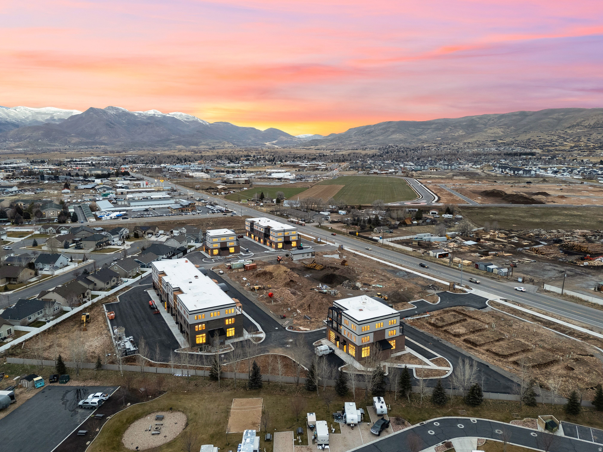 MOUNTAIN VIEW COMMONS - Residential