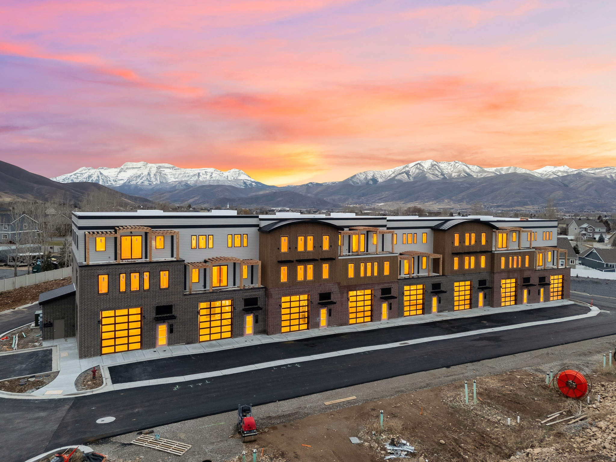 MOUNTAIN VIEW COMMONS - Residential