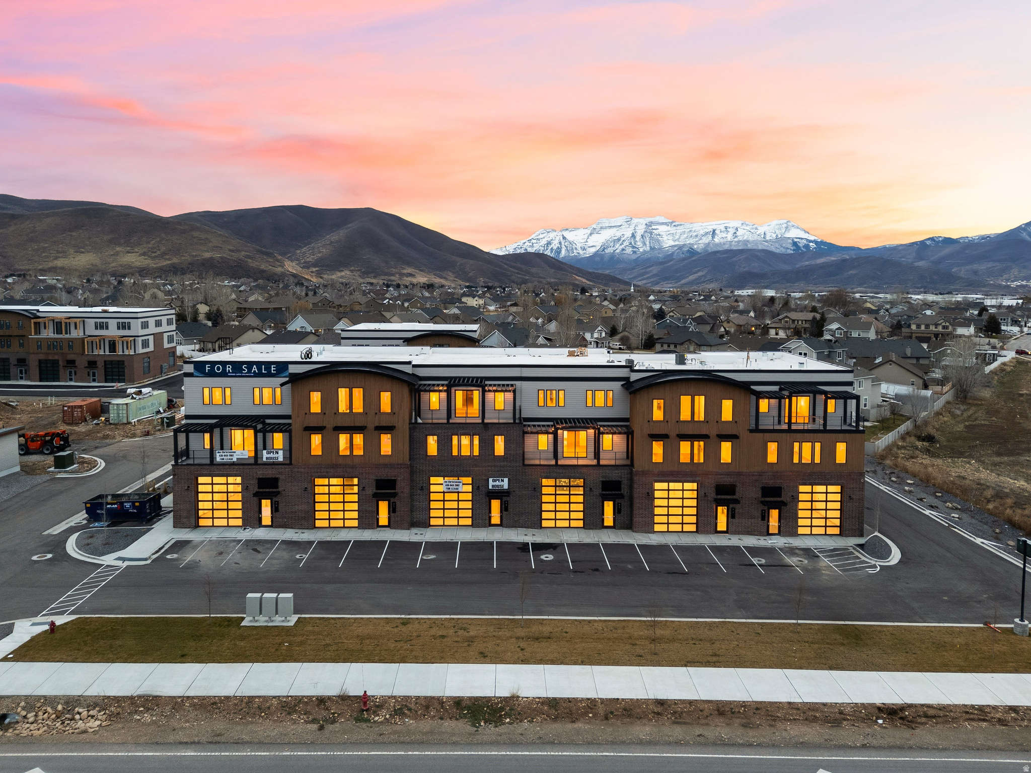 MOUNTAIN VIEW COMMONS - Residential