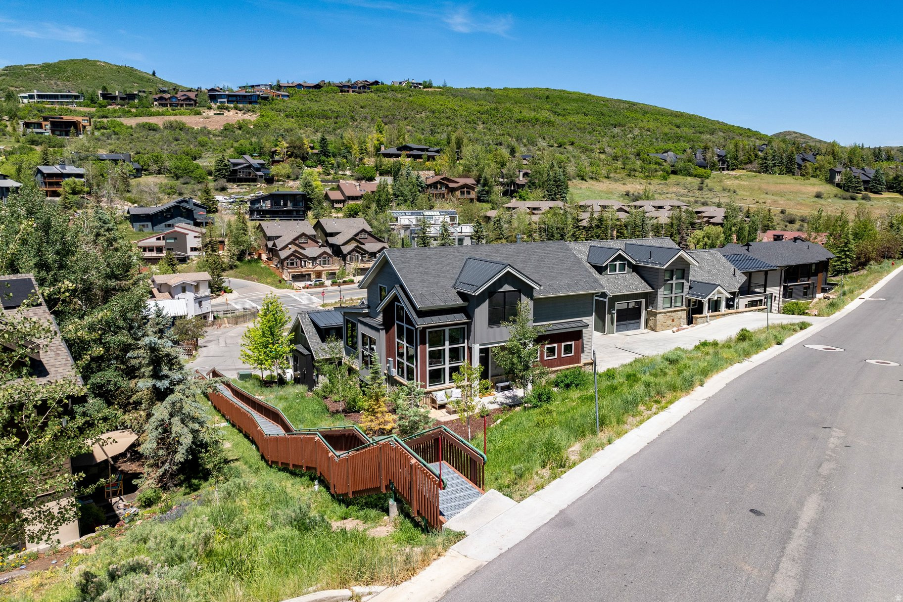 LILAC HILL - Residential