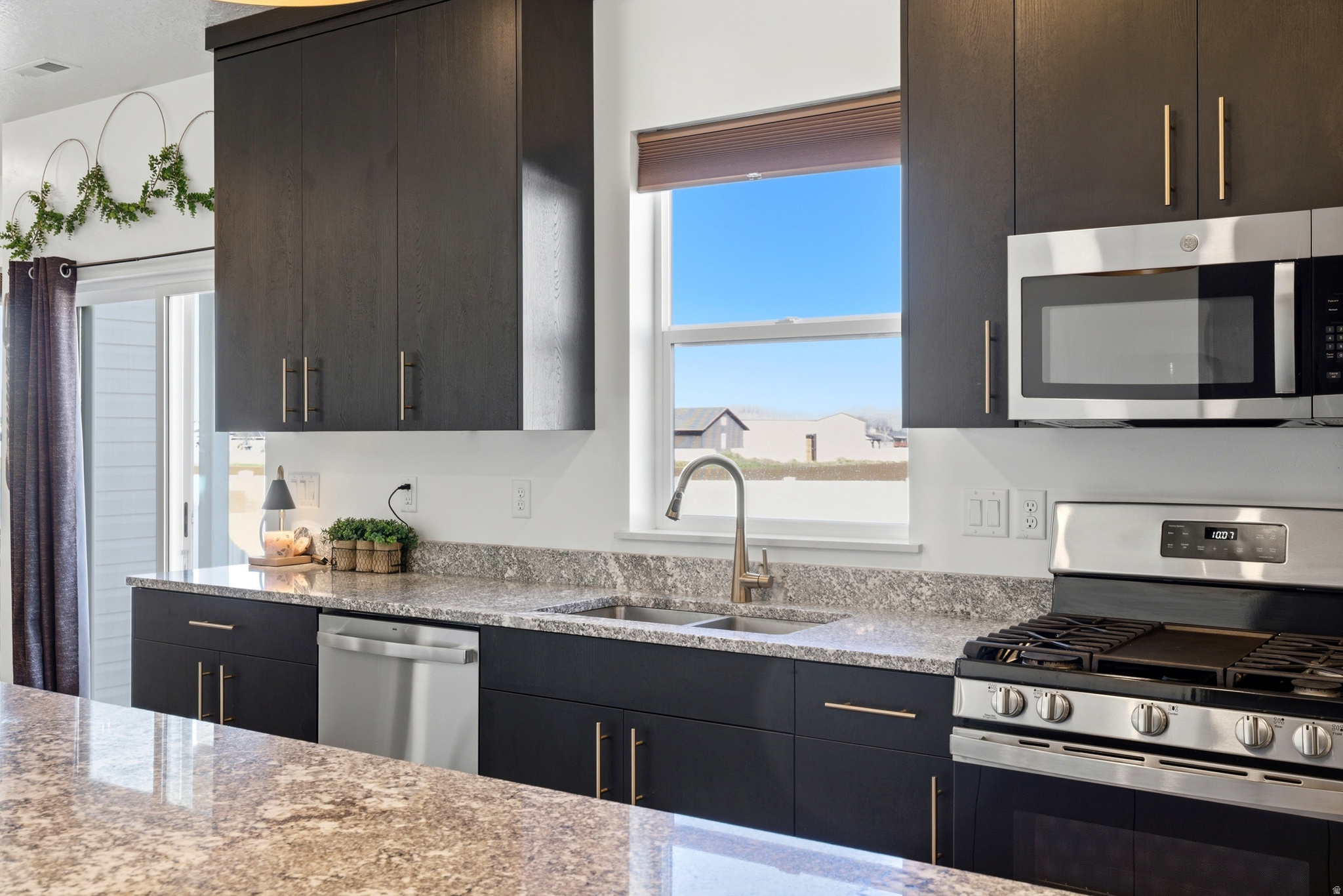 WEST FIELDS - Residential