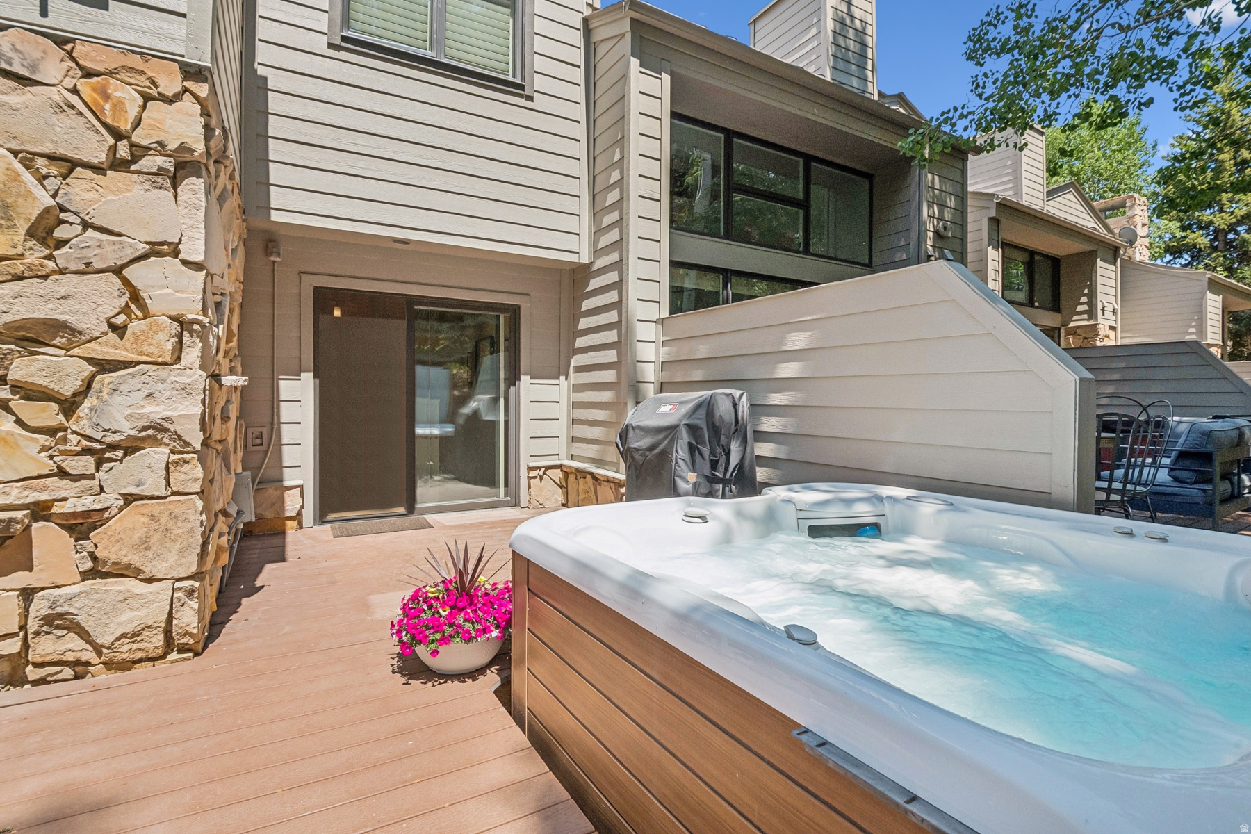 STONE BRIDGE CONDOS - Residential