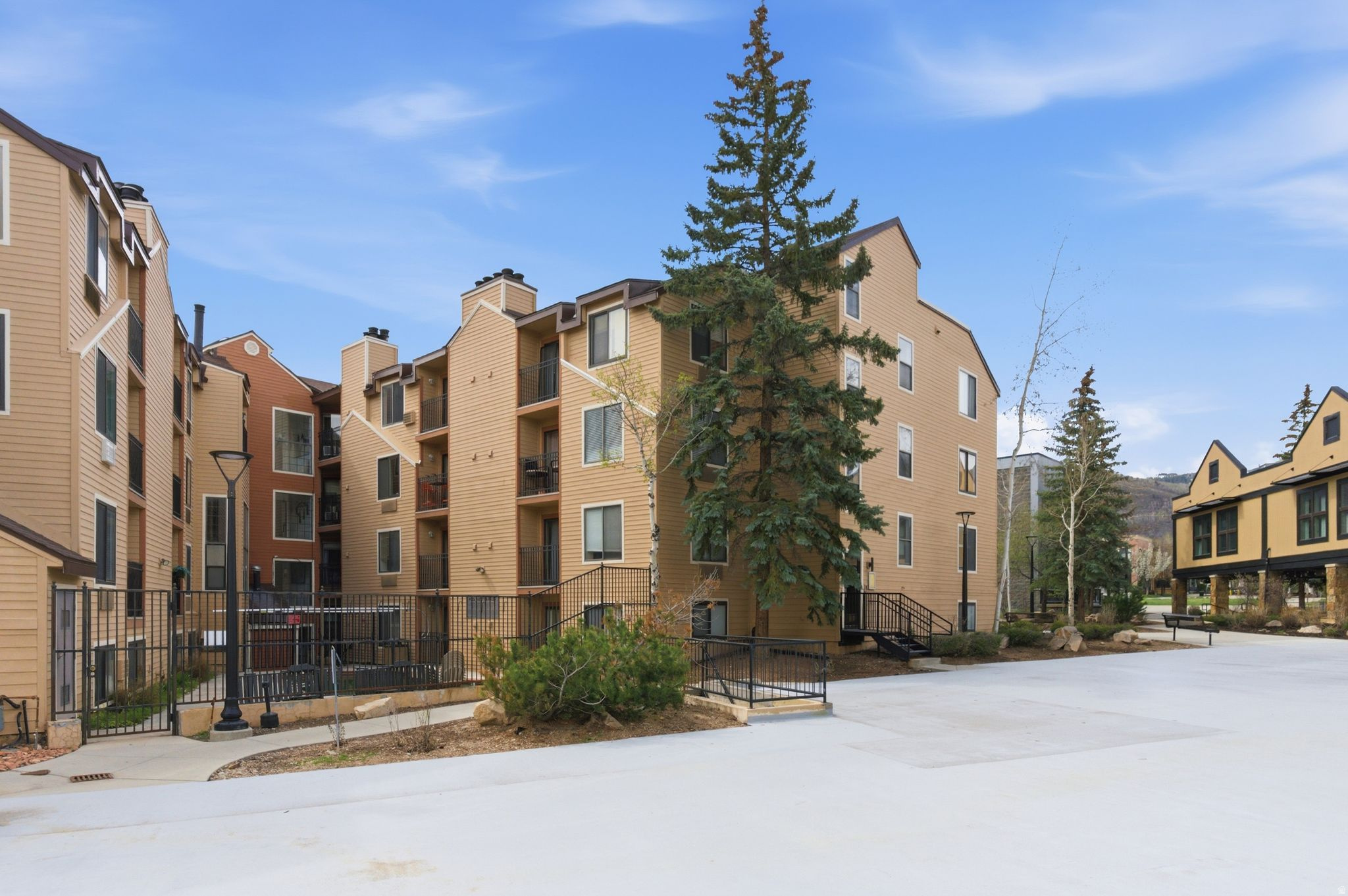 CARRIAGE HOUSE CONDO - Residential