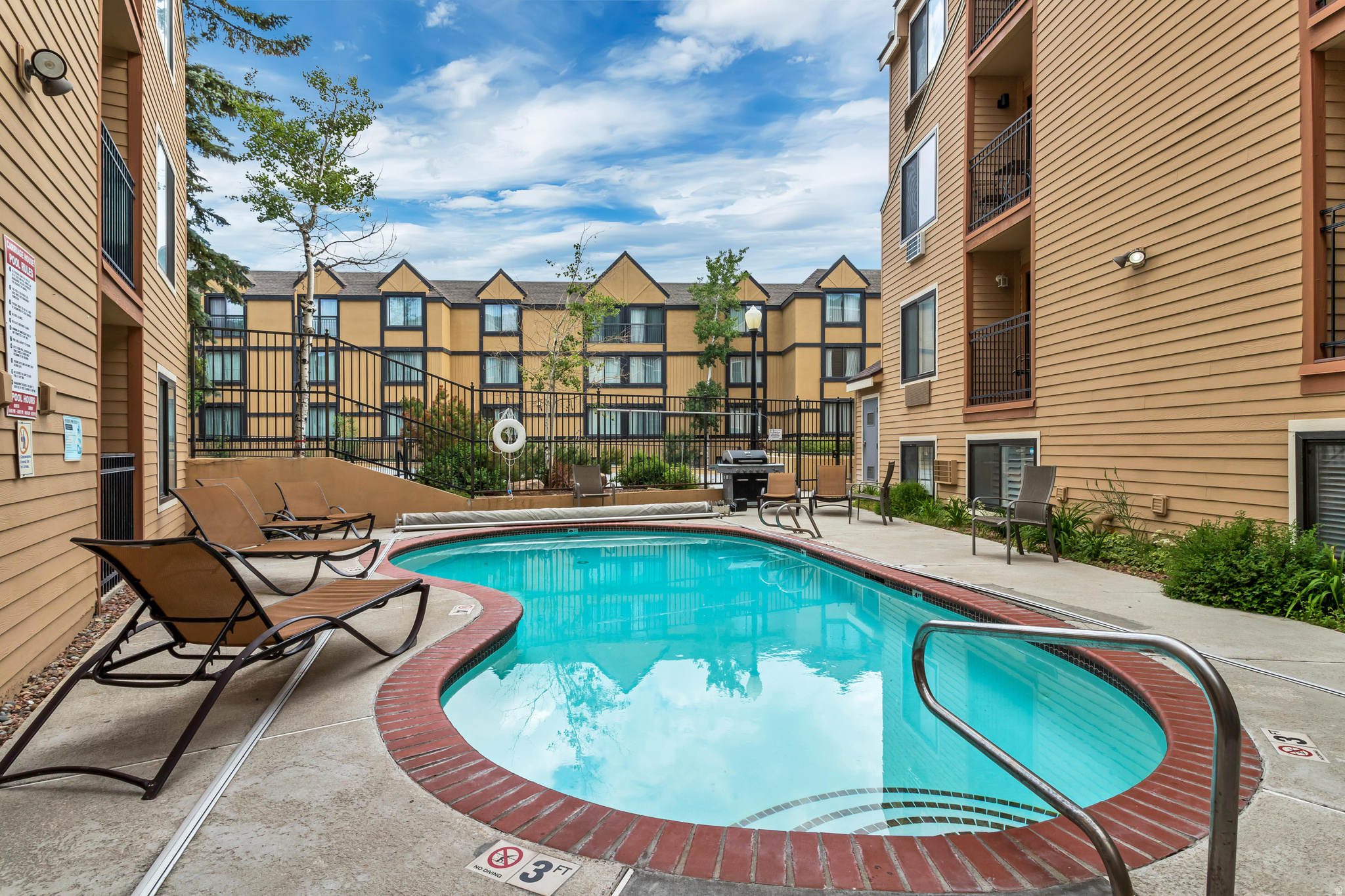 CARRIAGE HOUSE CONDO - Residential