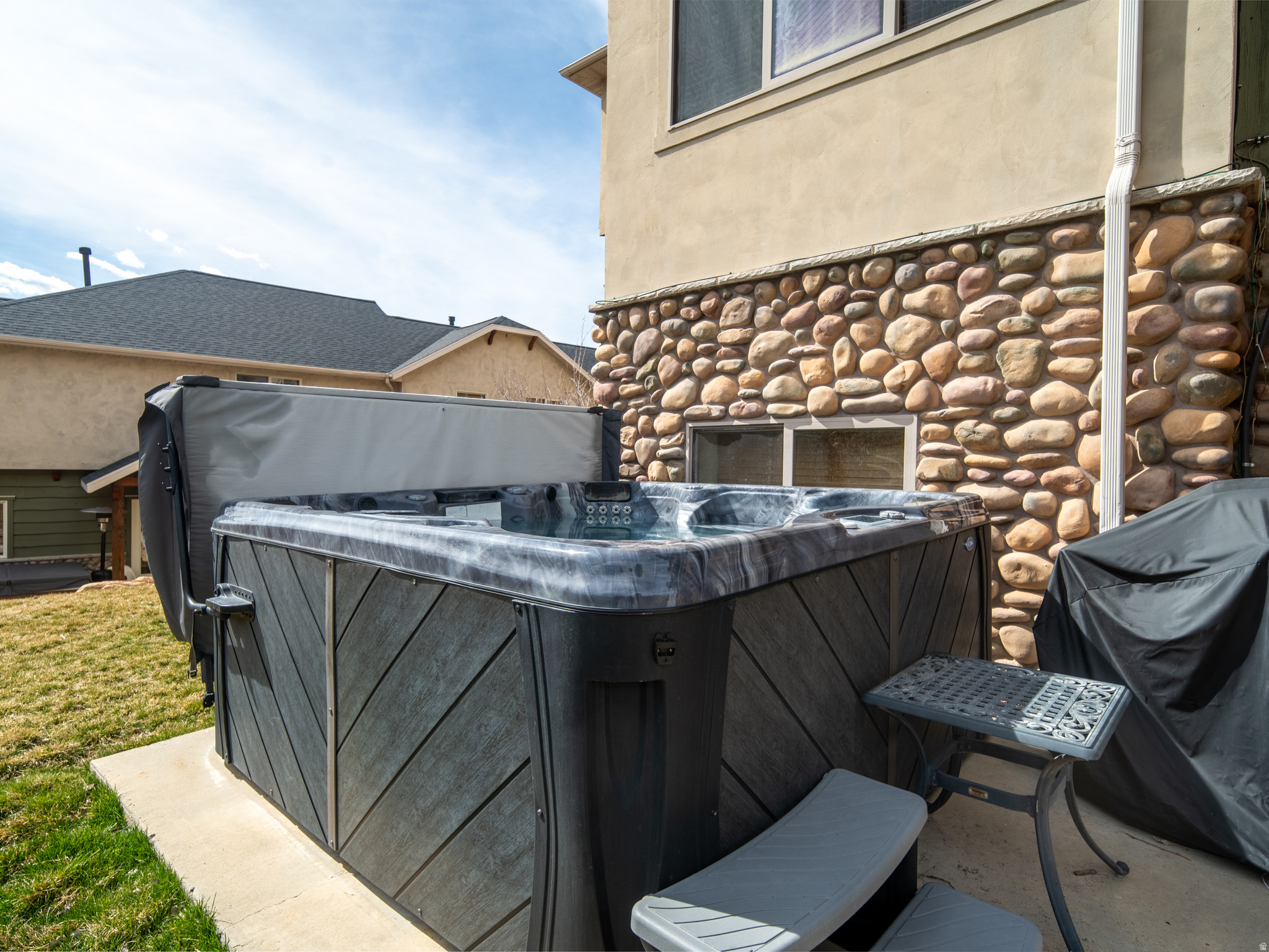 THE CASCADES - Residential