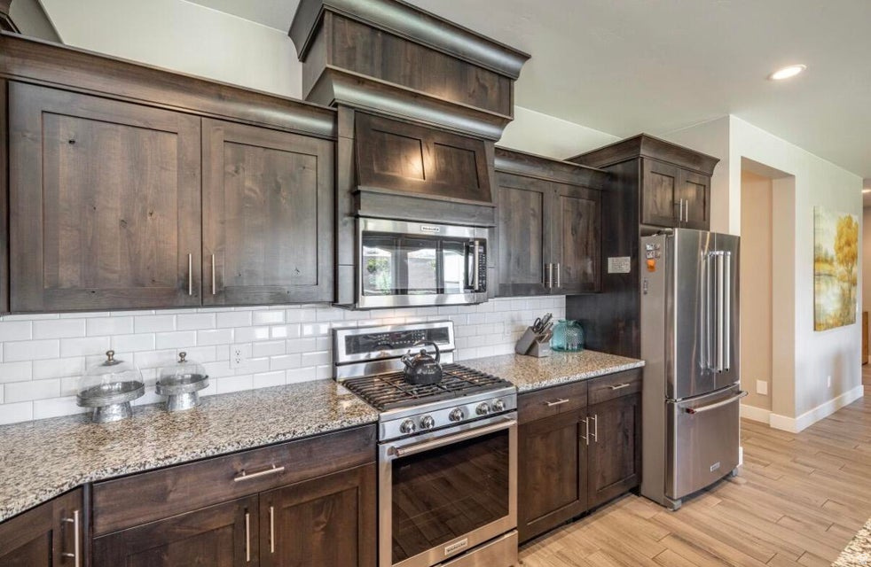 LEDGES OF ST GEORGE PH 7 - Residential