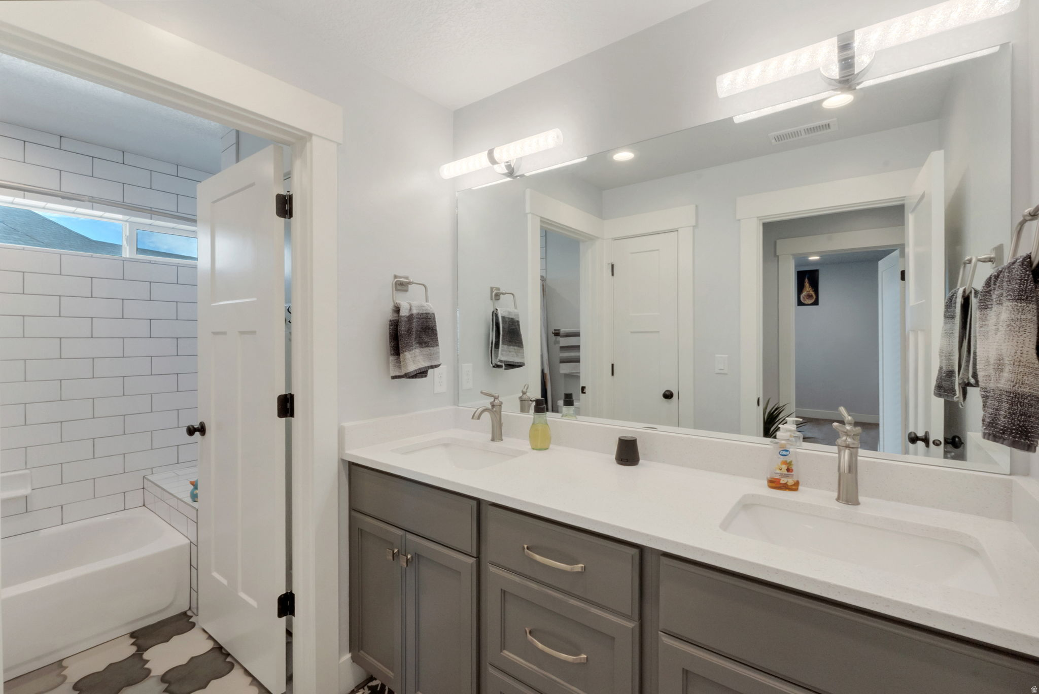 LANDROCK CONNECTION - Residential