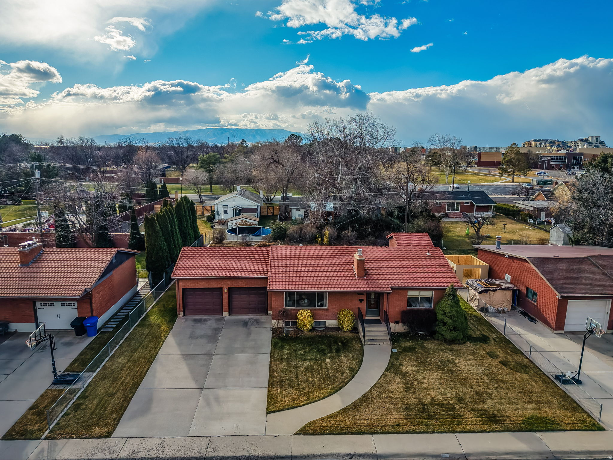 LINCOLN GARDENS - Residential