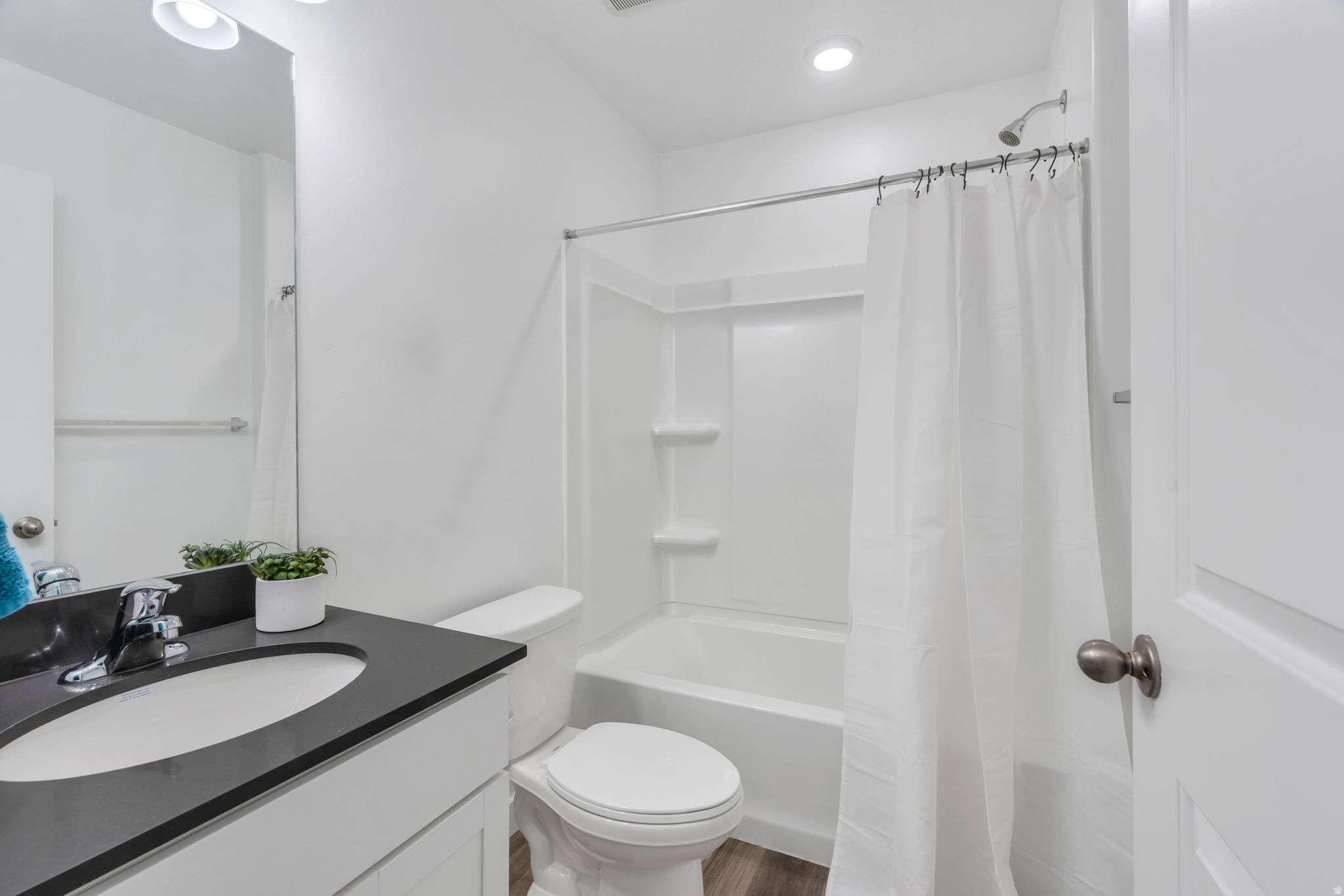 EDGEWATER - Residential
