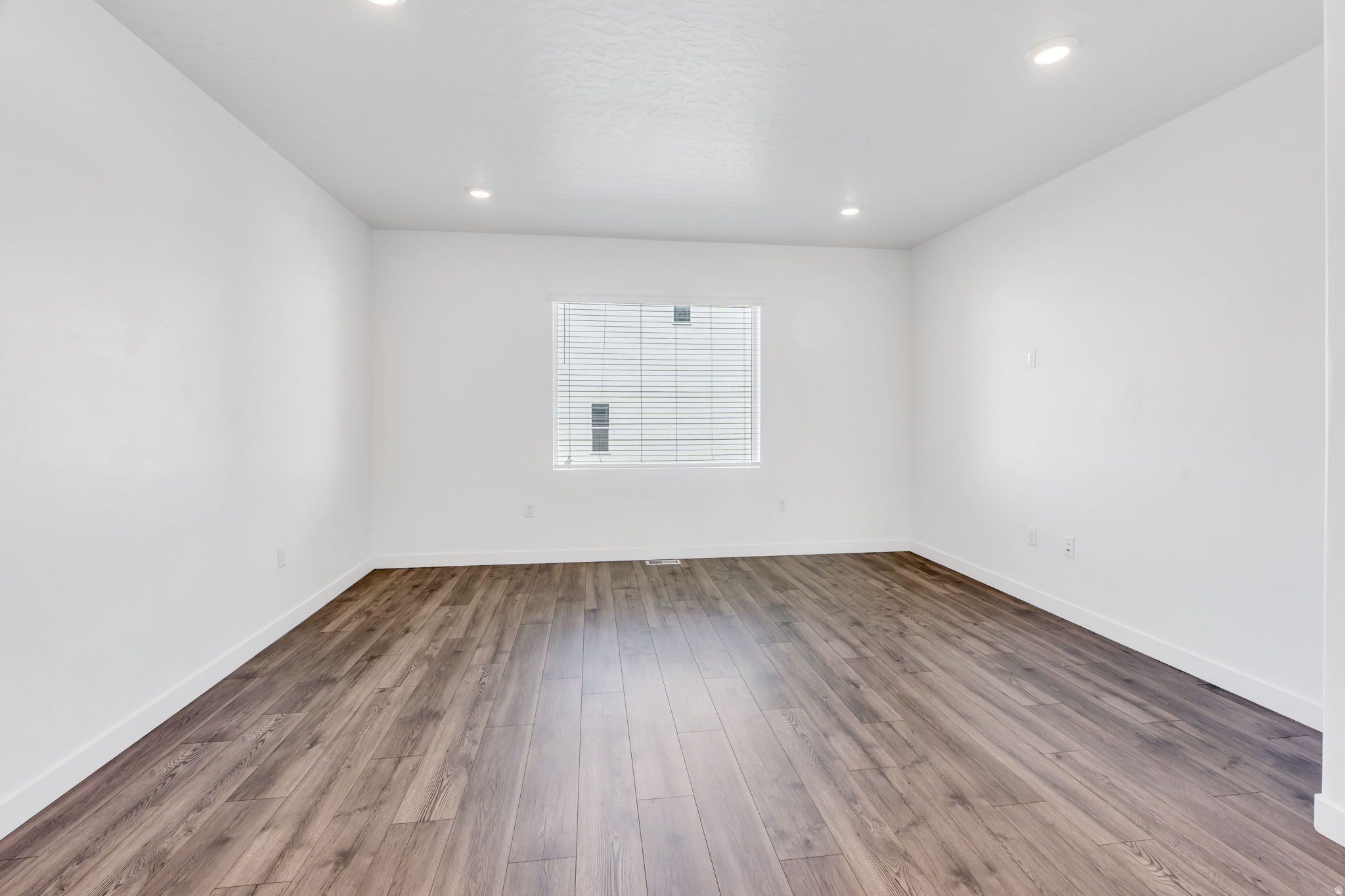 EDGEWATER - Residential