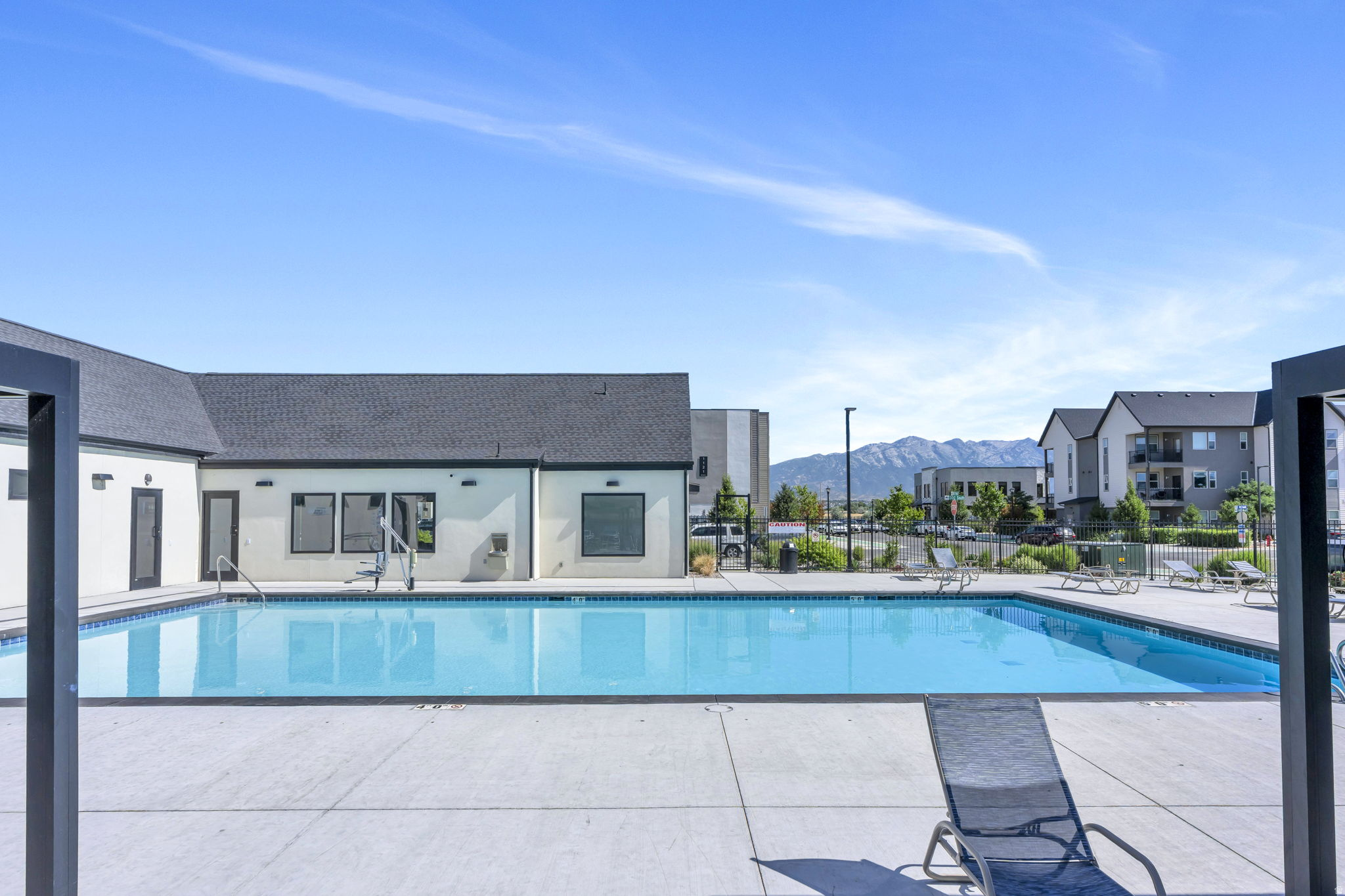EDGEWATER - Residential