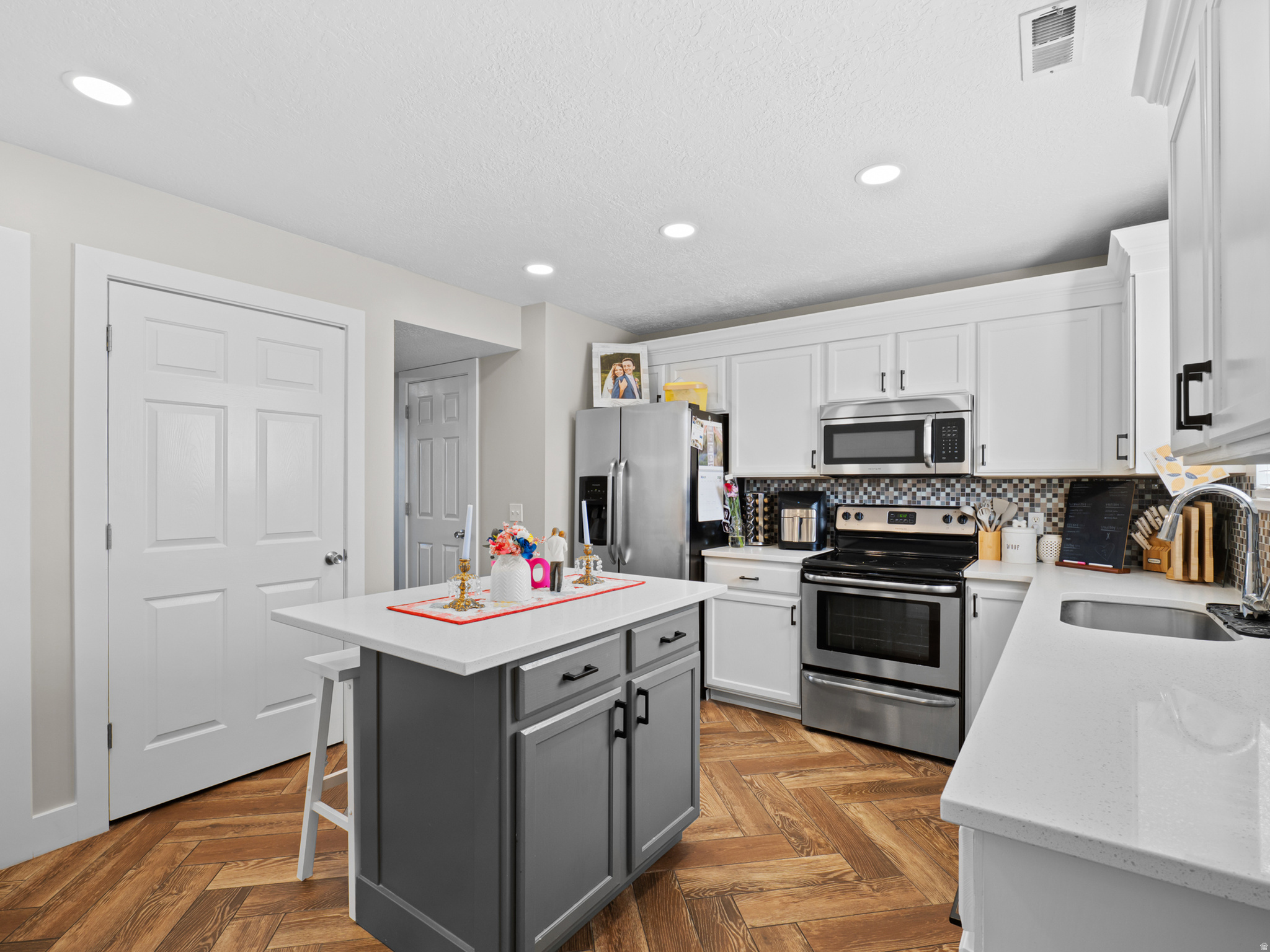 PICKFORD ESTATES - Residential