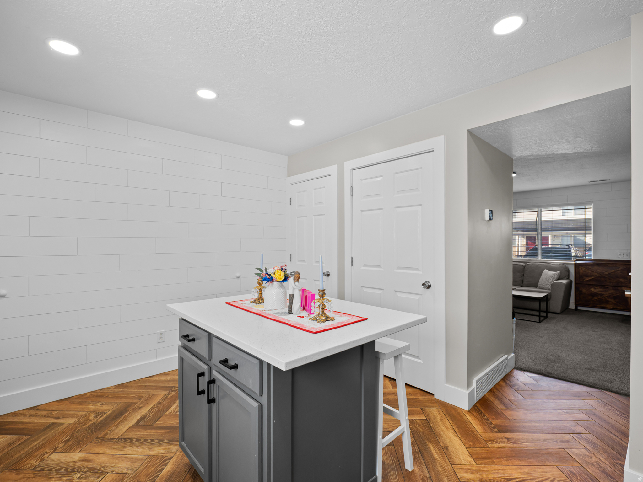 PICKFORD ESTATES - Residential