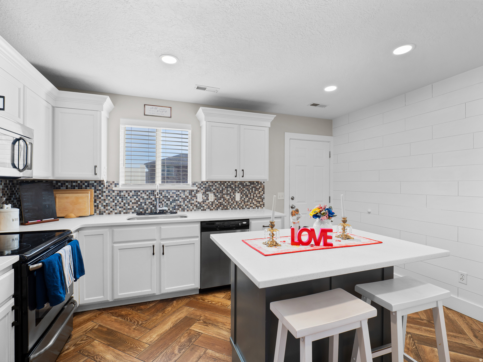 PICKFORD ESTATES - Residential