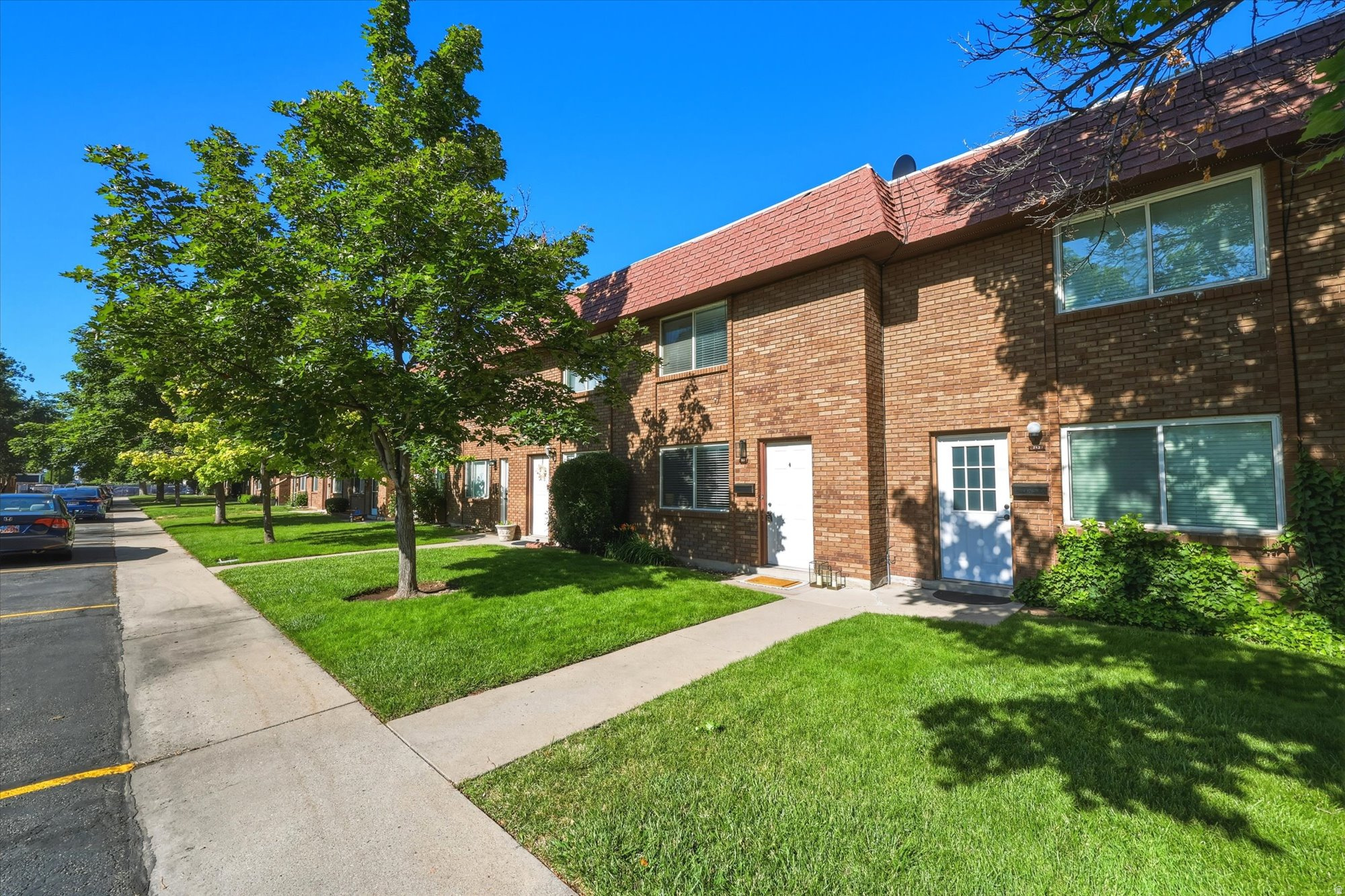WILLOW TREE CONDO - Residential