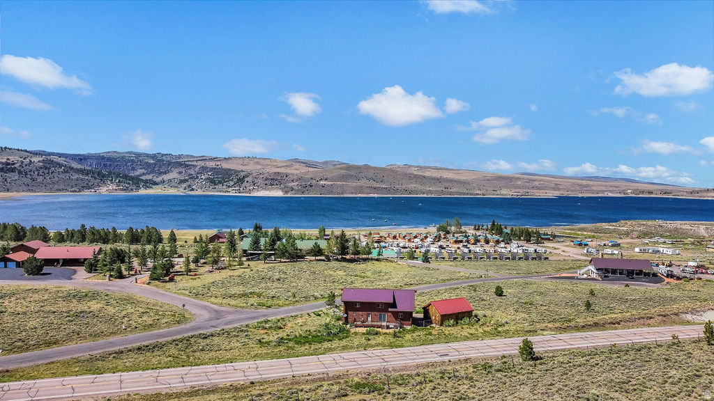 LAKE FRONT ESTATES - Residential