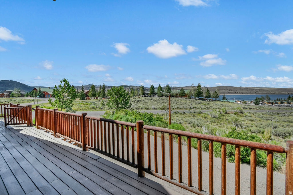 LAKE FRONT ESTATES - Residential