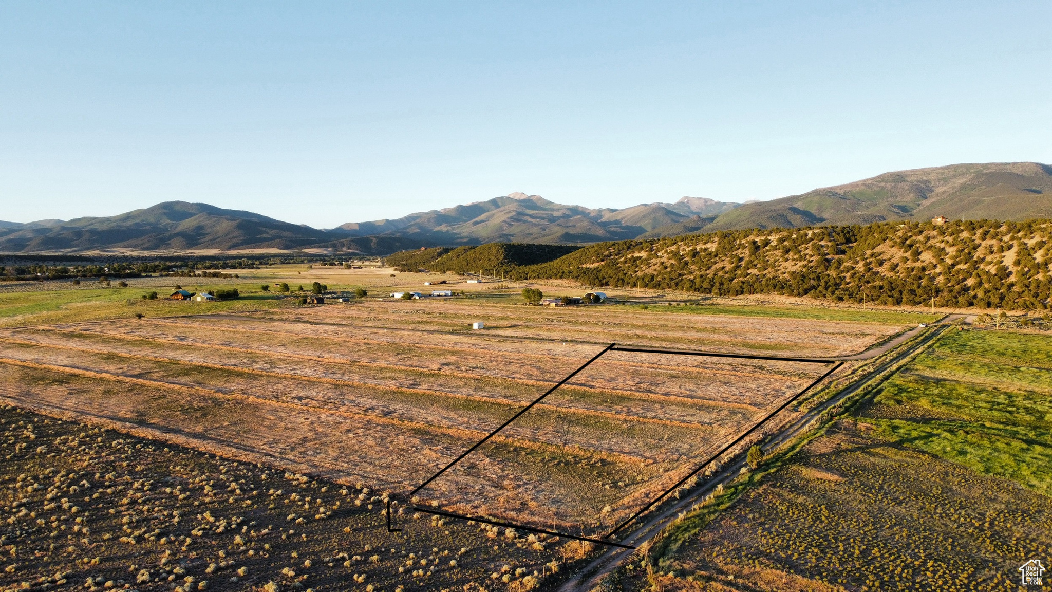 Discover the serene beauty of Mineral View Estates with this exceptional 5.11-acre lot, perfectly situated amidst breathtaking mountain and valley vistas. Whether you're seeking a peaceful escape or an adventurous lifestyle, this parcel offers the ideal setting to create your dream home. Imagine waking up each morning to awe-inspiring views, with the gentle sounds of nature surrounding you. This lot is not only spacious but also comes with animal rights, allowing you to bring your personal sanctuary to life, whether it's a few horses or a couple of friendly goats.