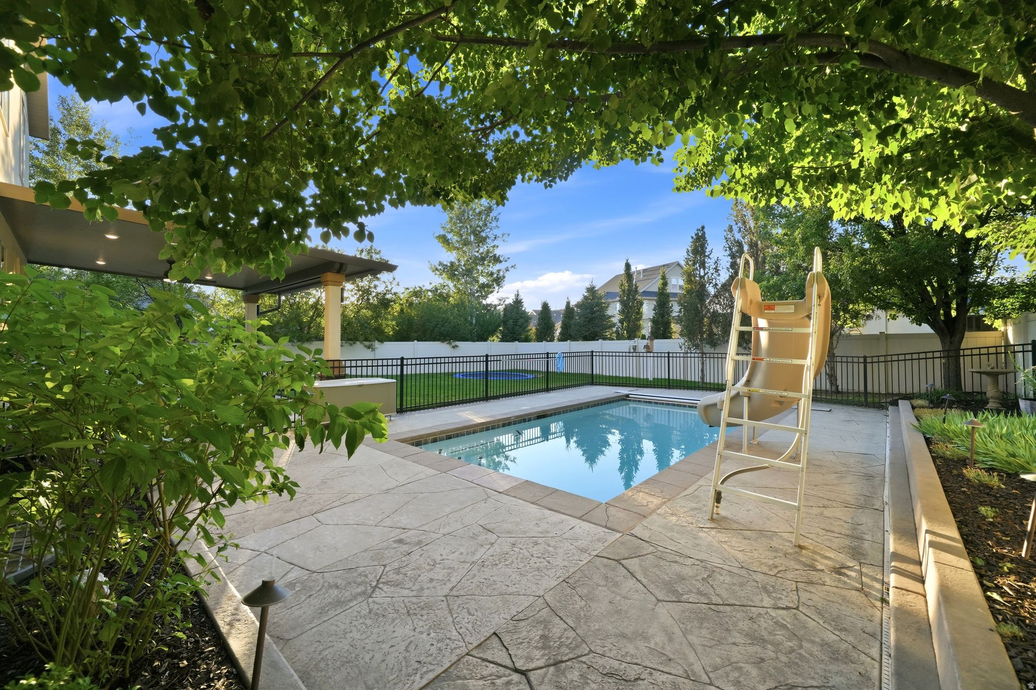 THE RIDGE@ LITTLE CO - Residential