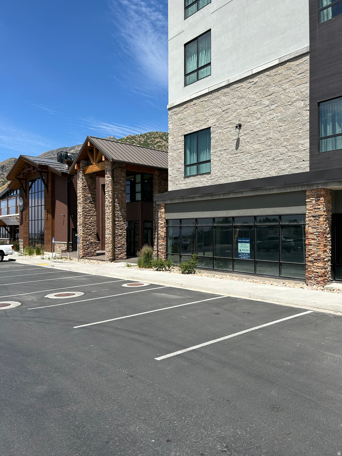 Vanilla shell ready for your business at the mouth of beautiful Big Cottonwood Canyon.  Great location next to Marriott Hotel and 3 restaurants.  Tenant improvement allowance is available.