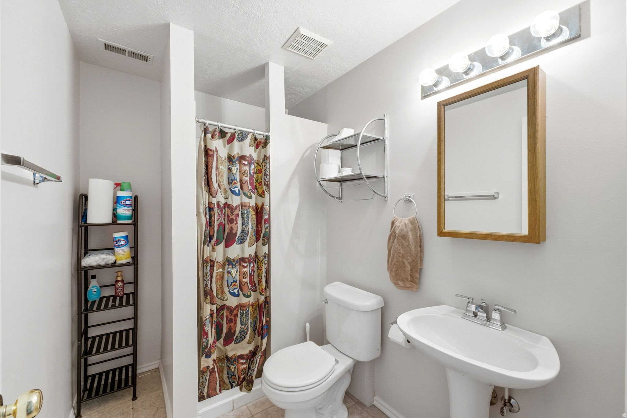 NORTH HILLS ESTATES - Residential