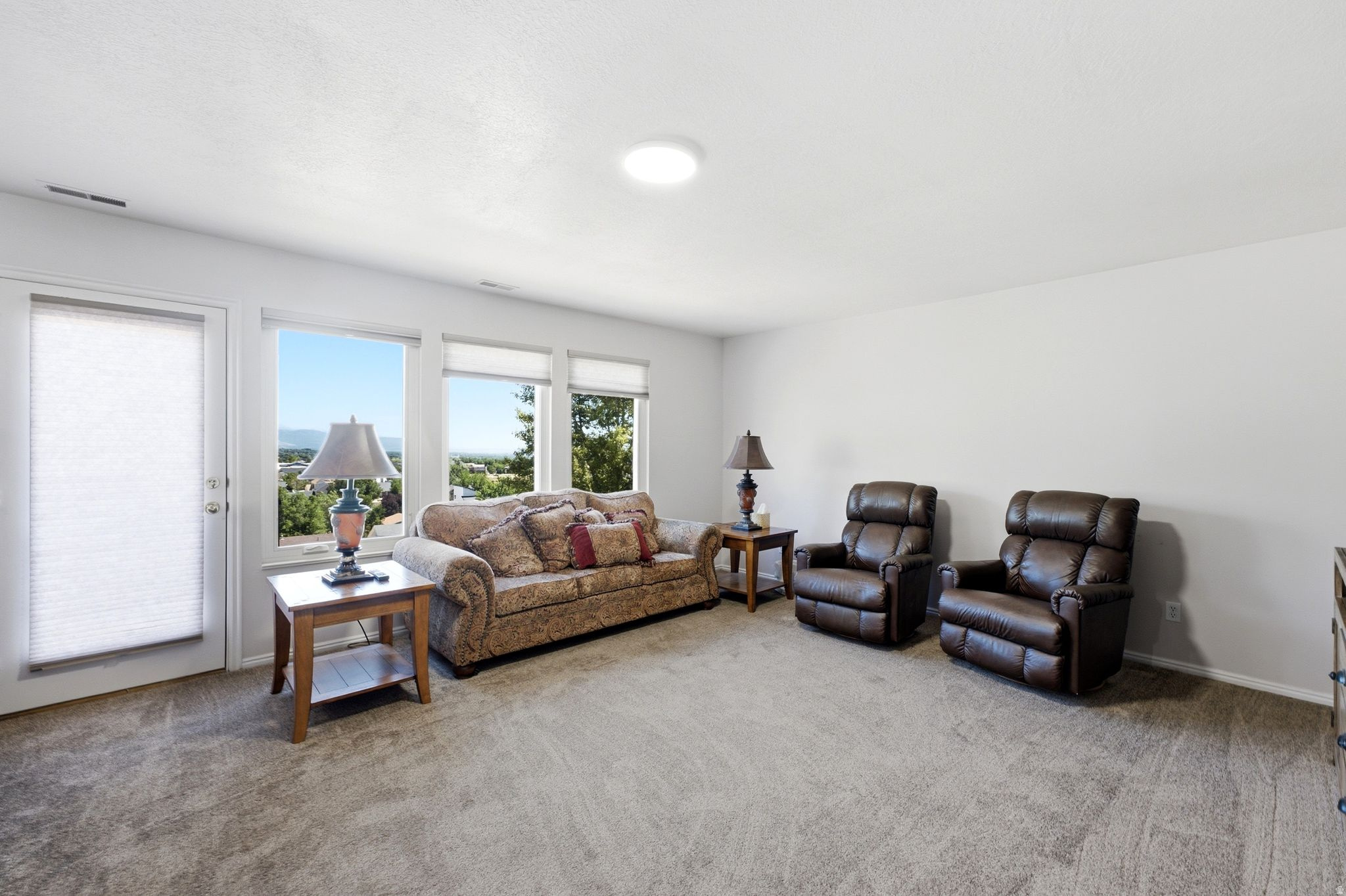NORTH HILLS ESTATES - Residential