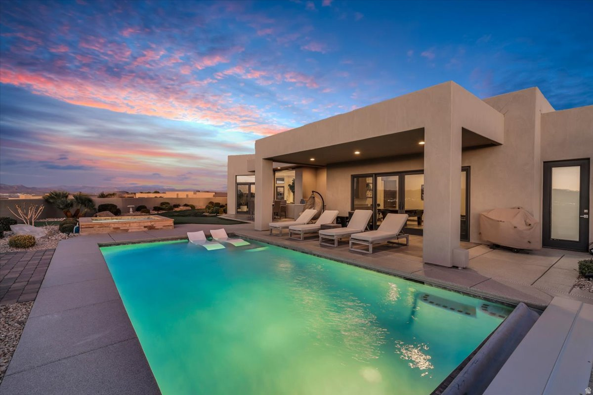 STONE CLIFF PH 10 - Residential