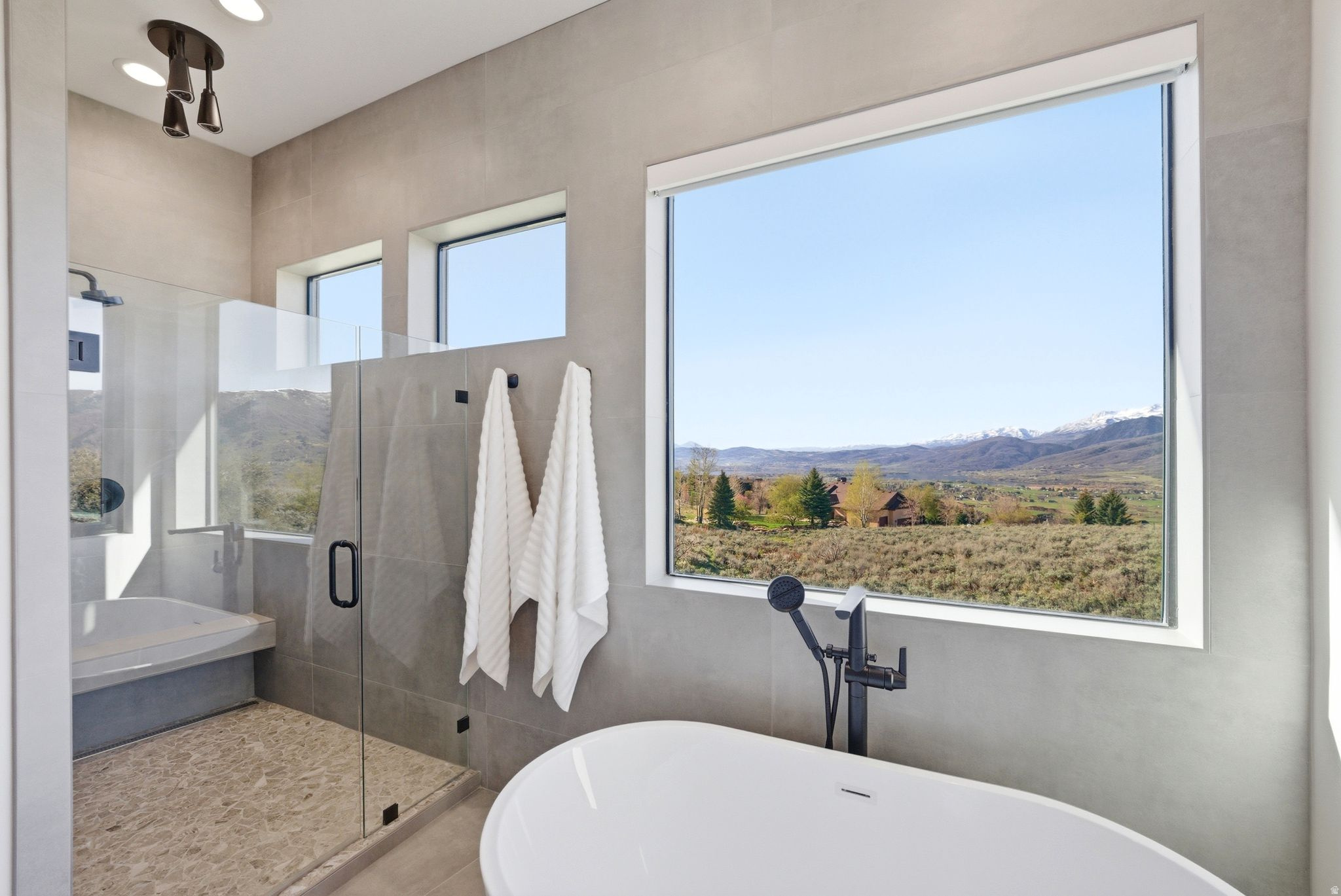 HIGHLANDS AT WOLF CREEK - Residential