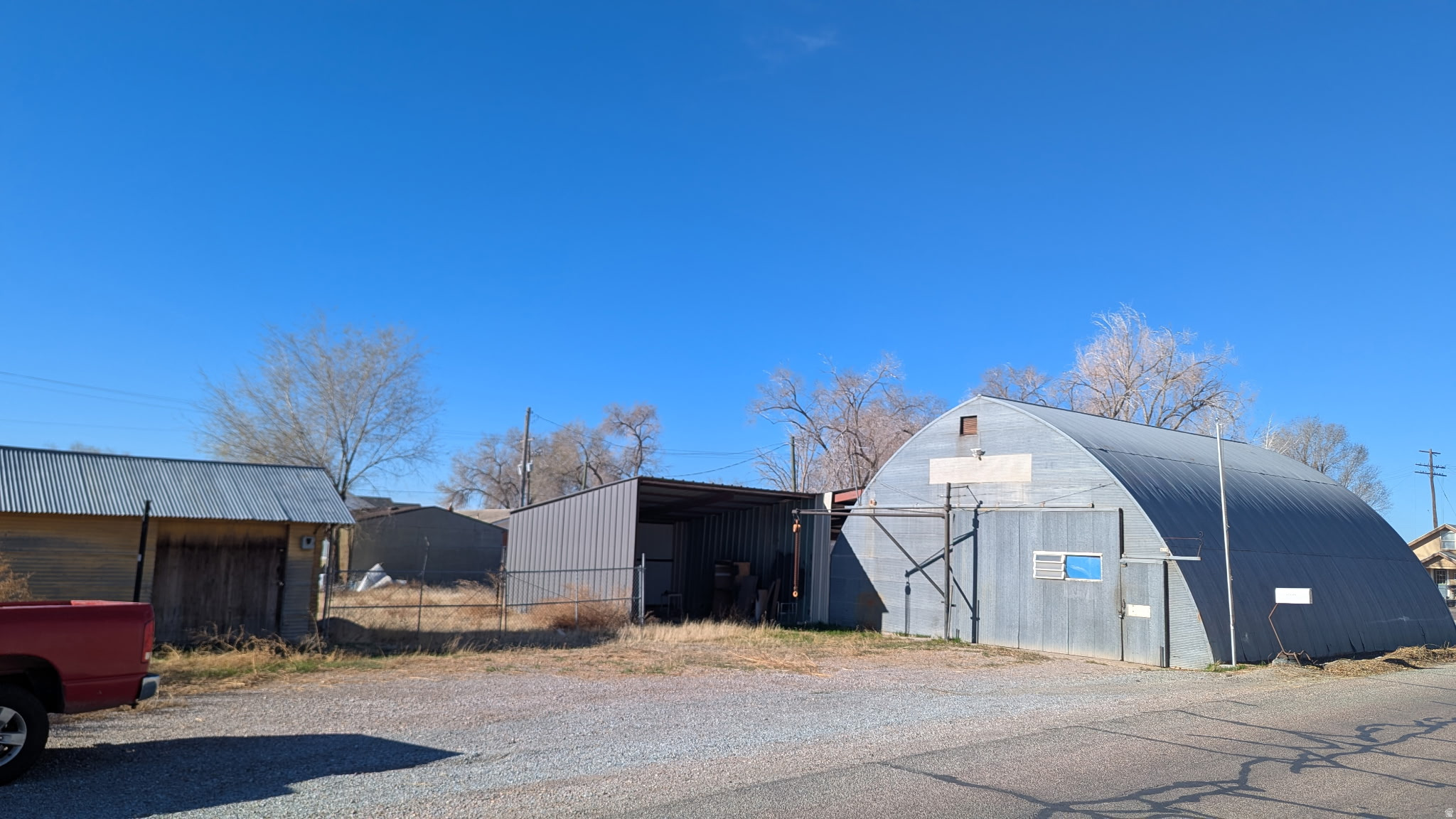 BUSINESS, INDUSTRIAL, WORKSHOP, STORAGE OPPORTUNITY ON MAIN ST.  INCLUDES PARCELS D-855-1 AND D-855-2, LISTED AS A "COMMERCIAL BUILDING" AND "RESIDENTIAL-VACANT LAND, NON-PRIMARY". 3 PHAZE POWER, WAS USED FOR A WELDING STUDIO.  MULTIPLE BUILDINGS AND PARKING SPACES IN THE FENCED YARD AREA. LOFT AREA IS ACCESSIBLE VIA 2 LADDERS.