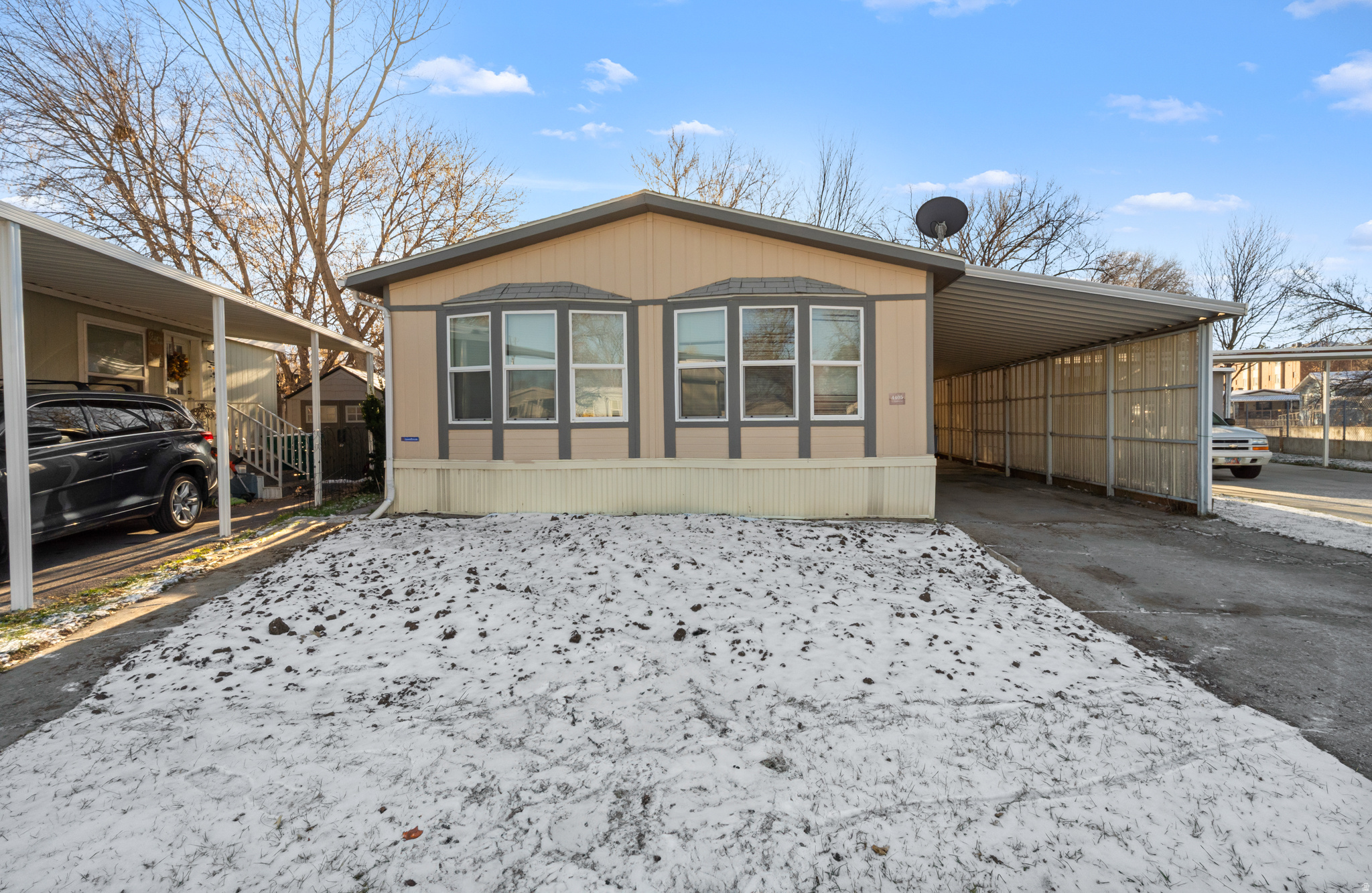 2 bed, 2 bath home built in 1994 in Cottonwood Coves MHC. Functional open layout with spacious living area and private primary suite. Move-in ready with great natural light and storage. Close to shopping, dining, and major roads. Buyer must be park approved; lot rent  $1,050/mo. Financing options available based on approval.