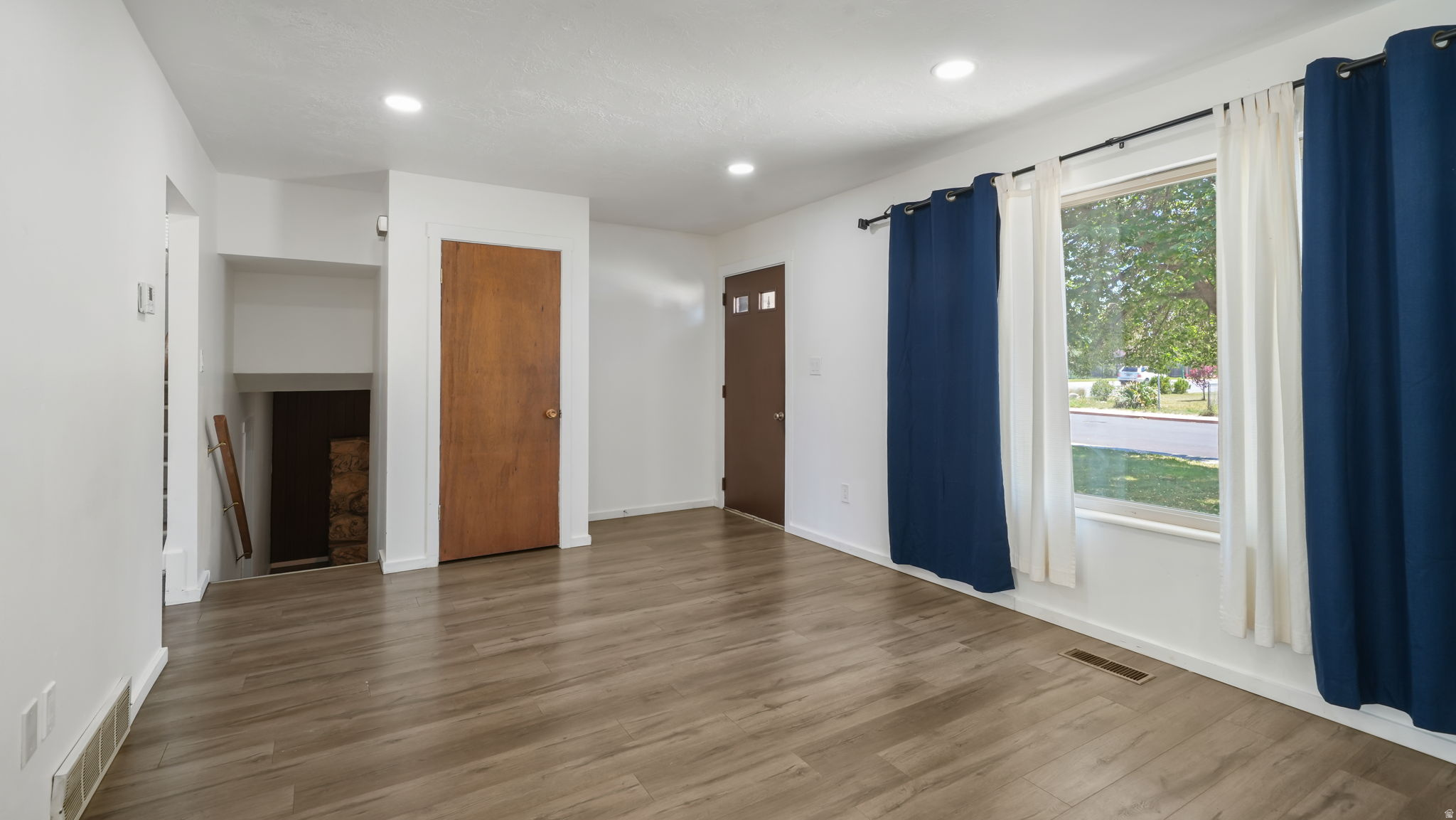 QUEENS PARK - Residential