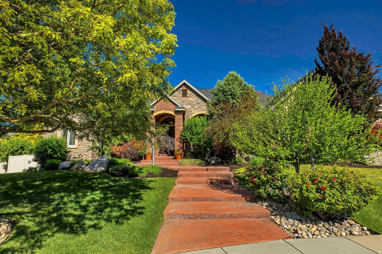 MOUNTAIN VISTAS - Residential
