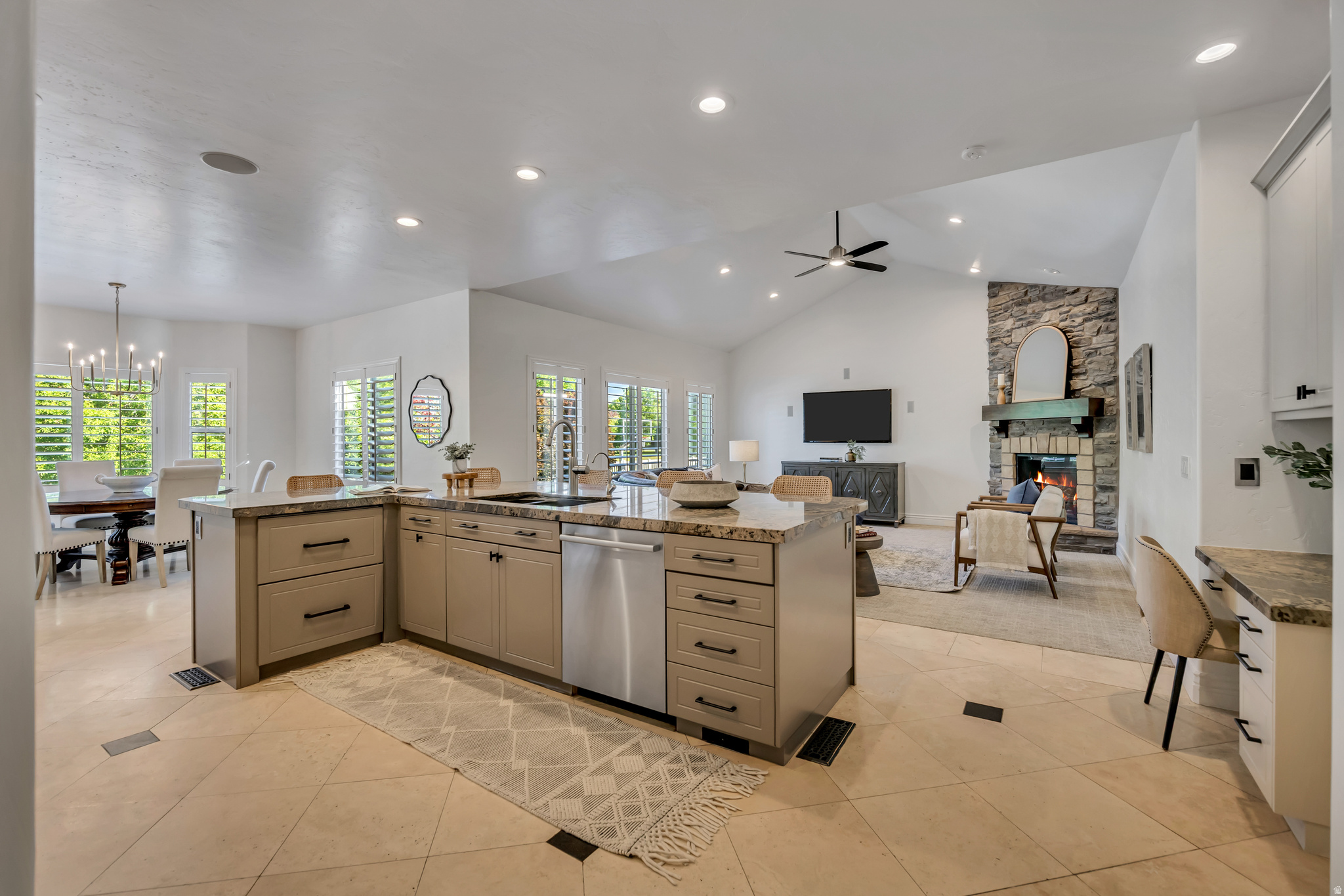 MOUNTAIN VISTAS - Residential