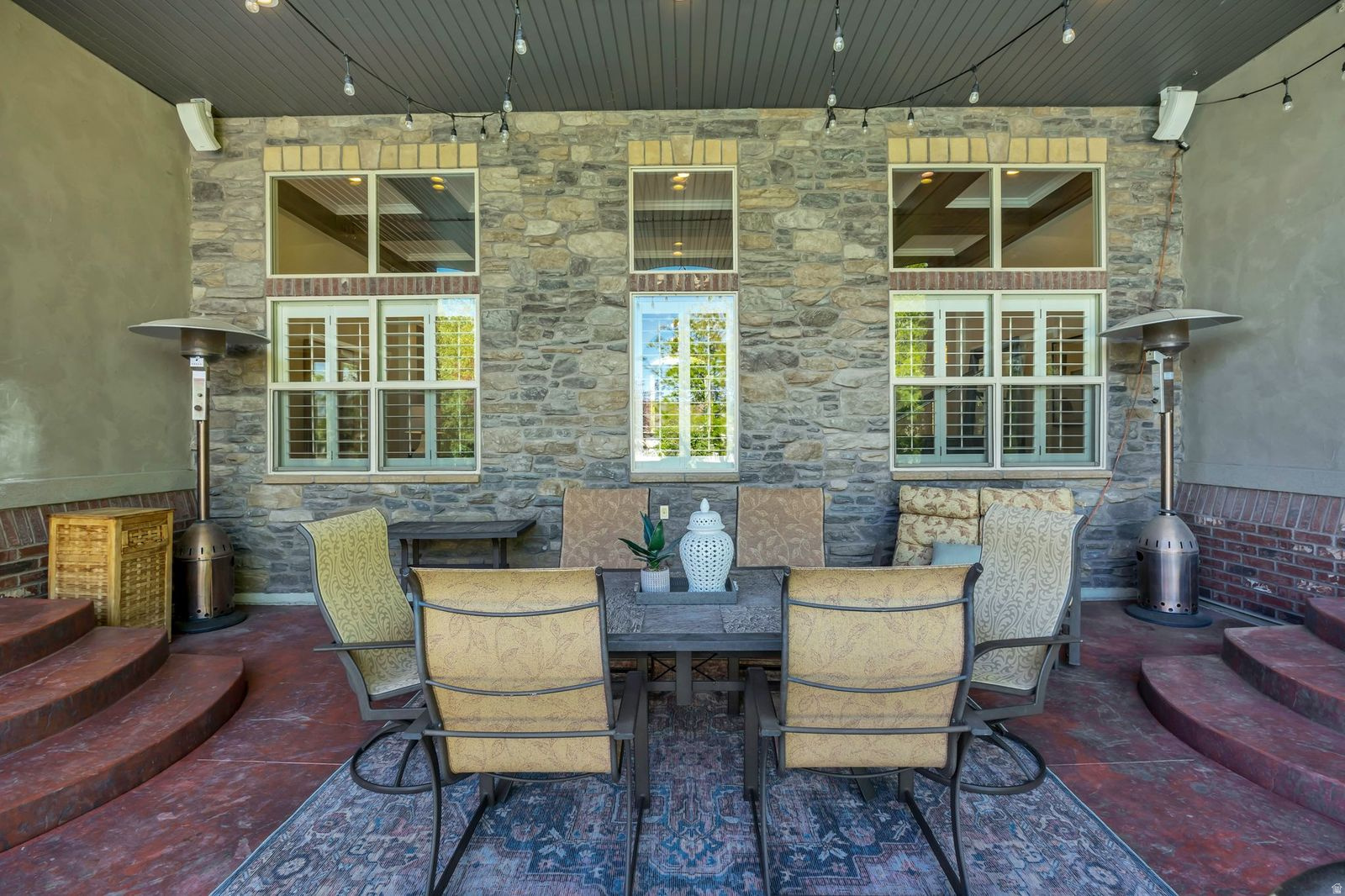 MOUNTAIN VISTAS - Residential