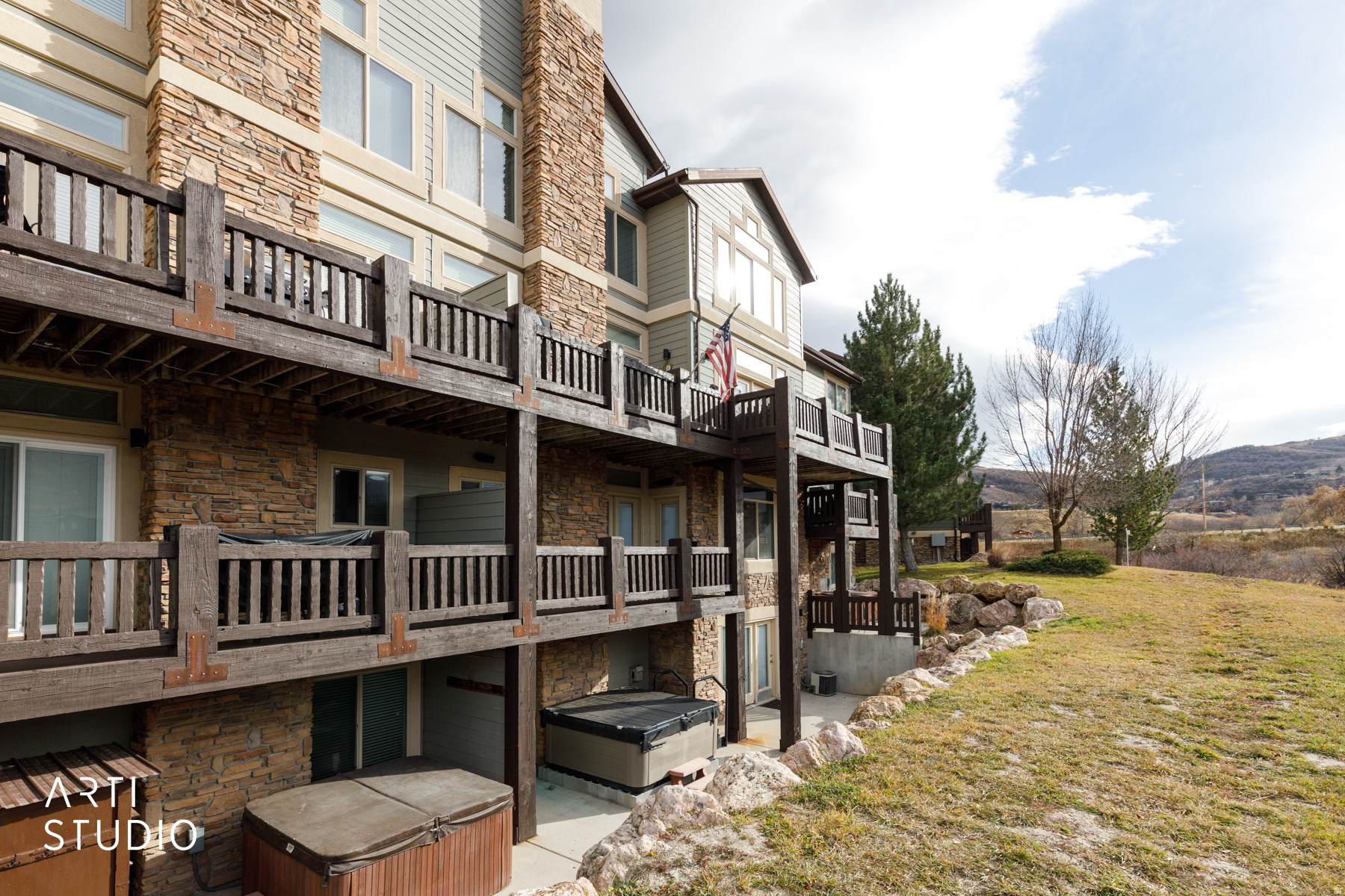 LAKESIDE VILLAGE - Residential